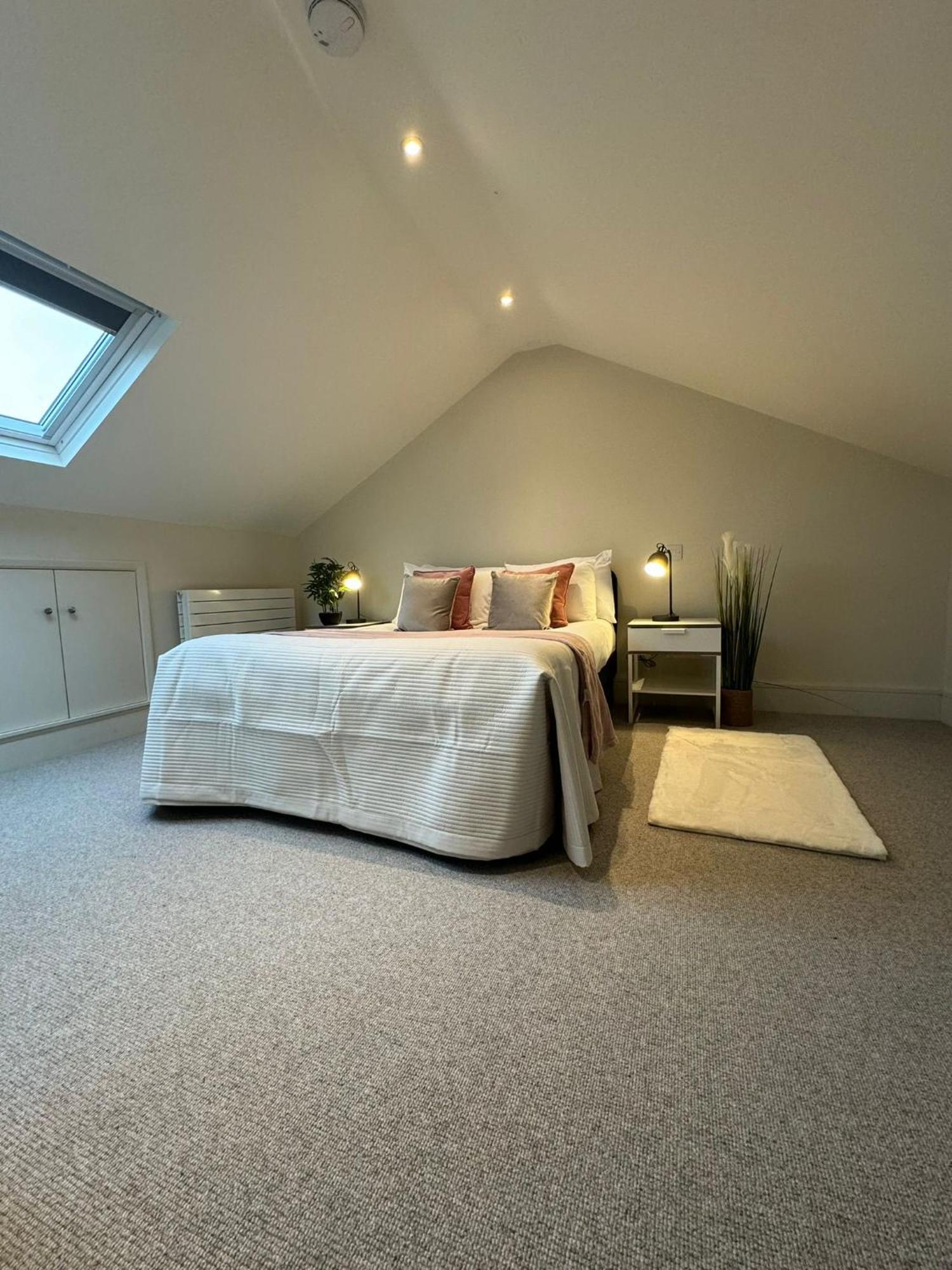Osbourne House Pink 2 Bed, 2 And Half Bath