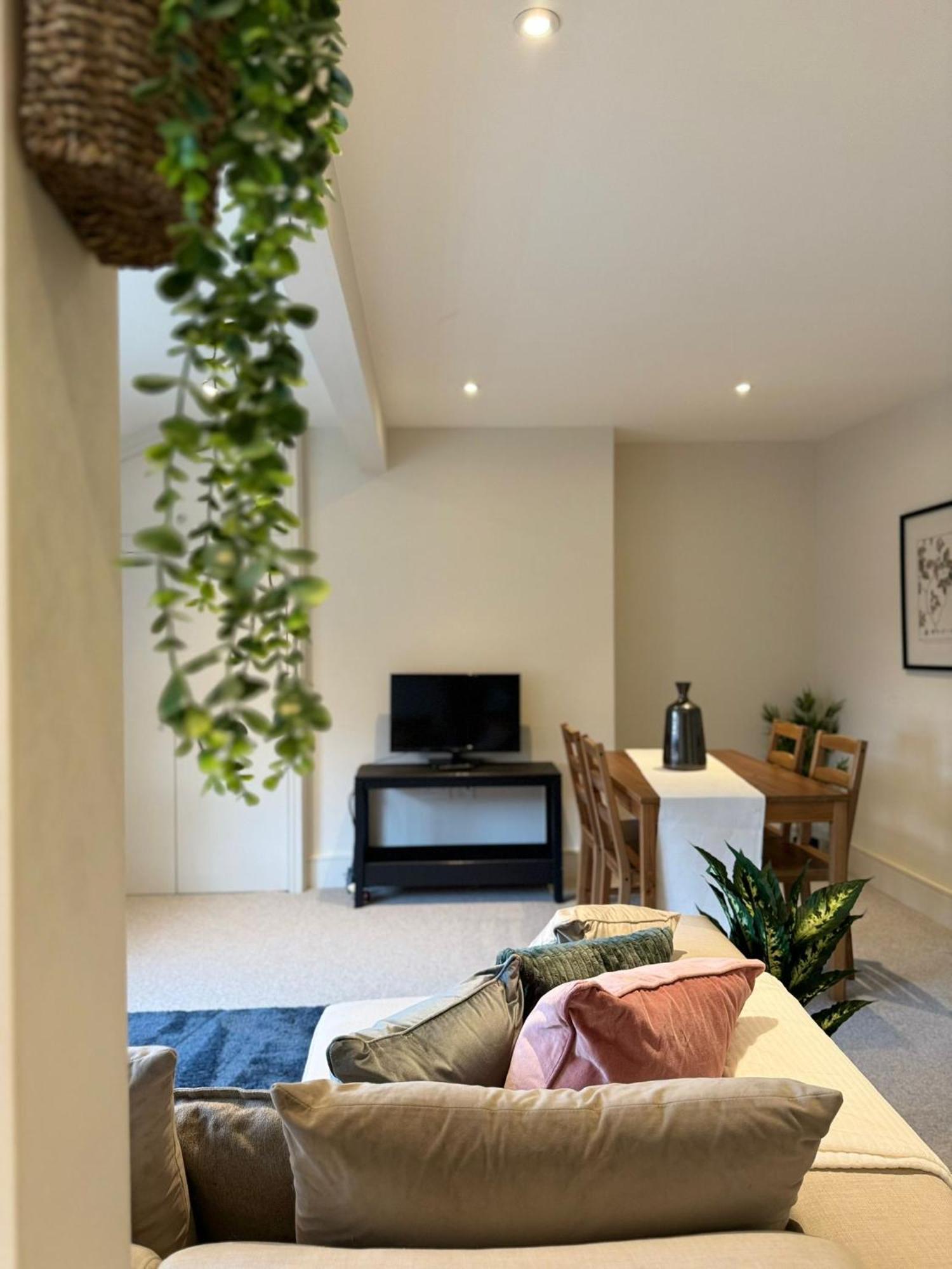 Apartment Osbourne House Pink 2 Bed, 2 And Half Bath