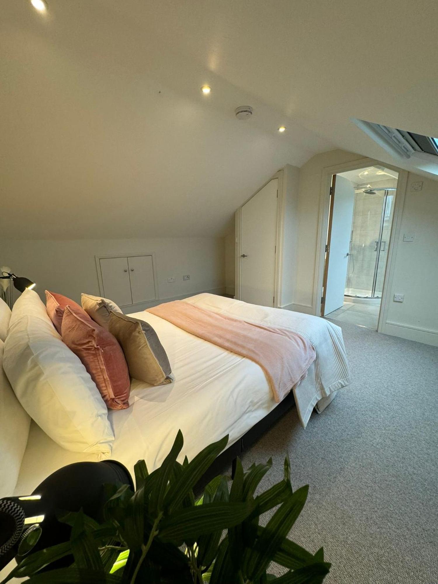 Apartment Osbourne House Pink 2 Bed, 2 And Half Bath *