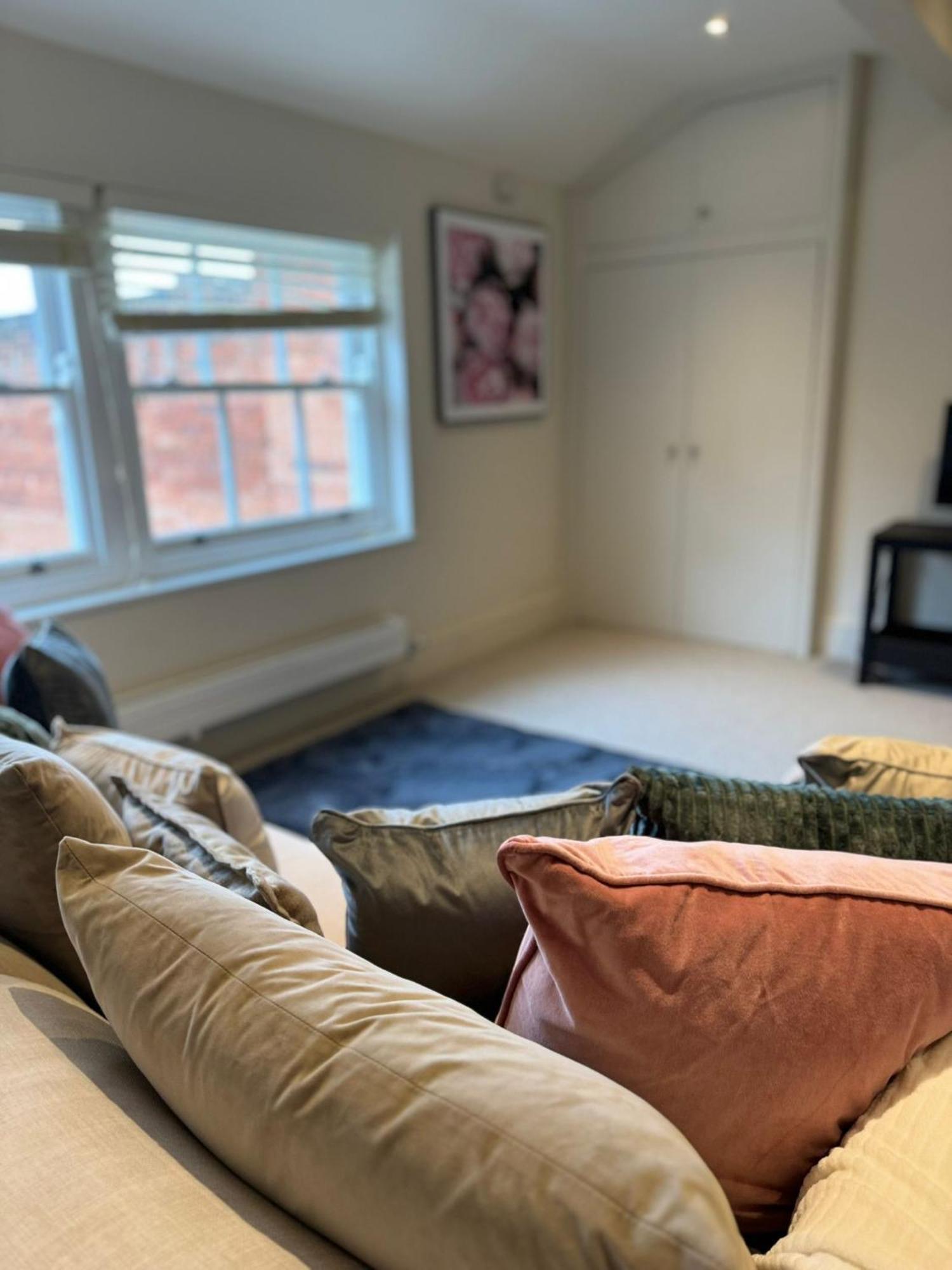 Osbourne House Pink 2 Bed, 2 And Half Bath *
