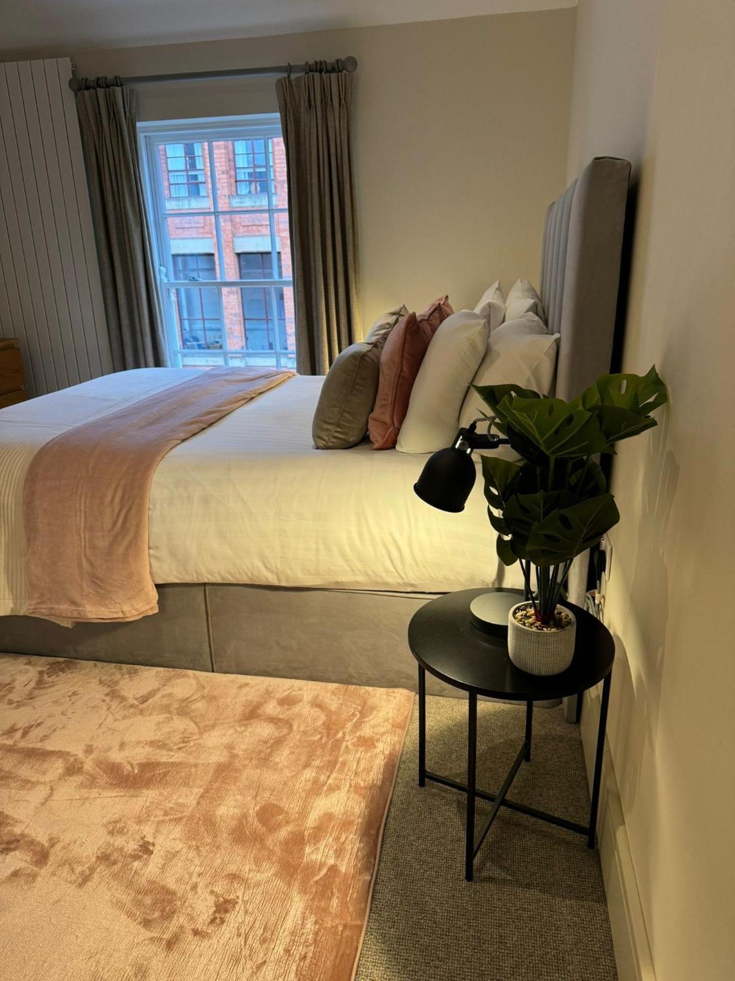 Osbourne House Pink 2 Bed, 2 And Half Bath Apartment *