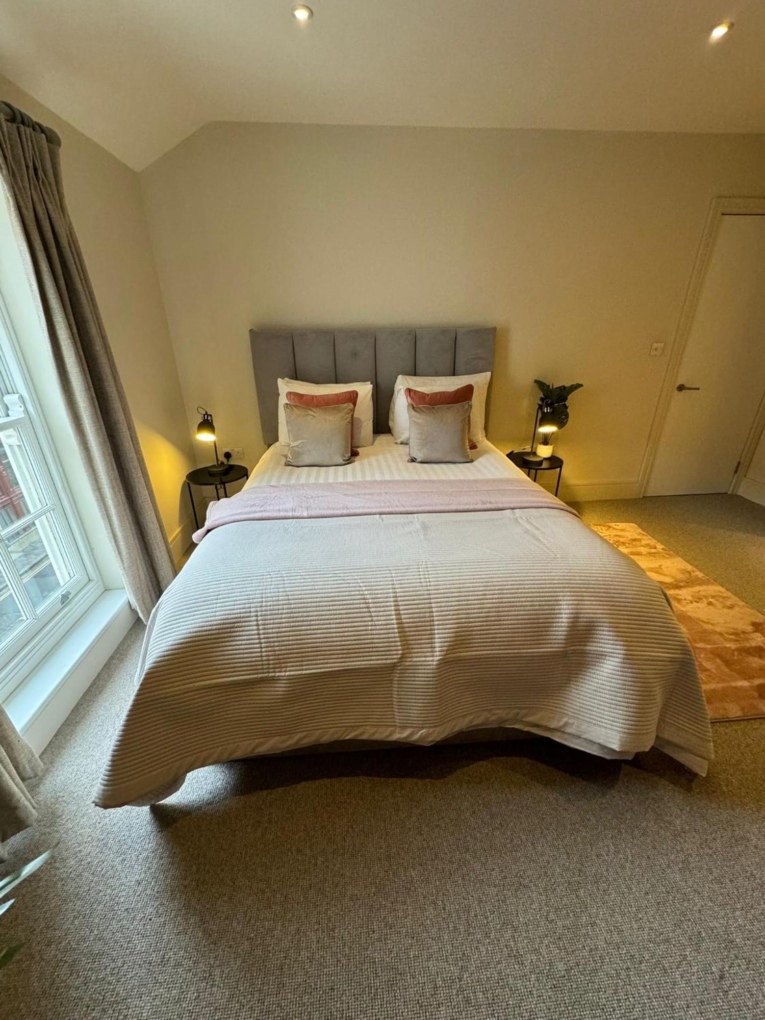 Osbourne House Pink 2 Bed, 2 And Half Bath Apartment Birmingham