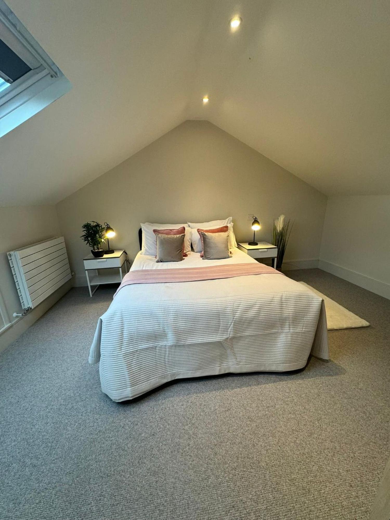 Osbourne House Pink 2 Bed, 2 And Half Bath *