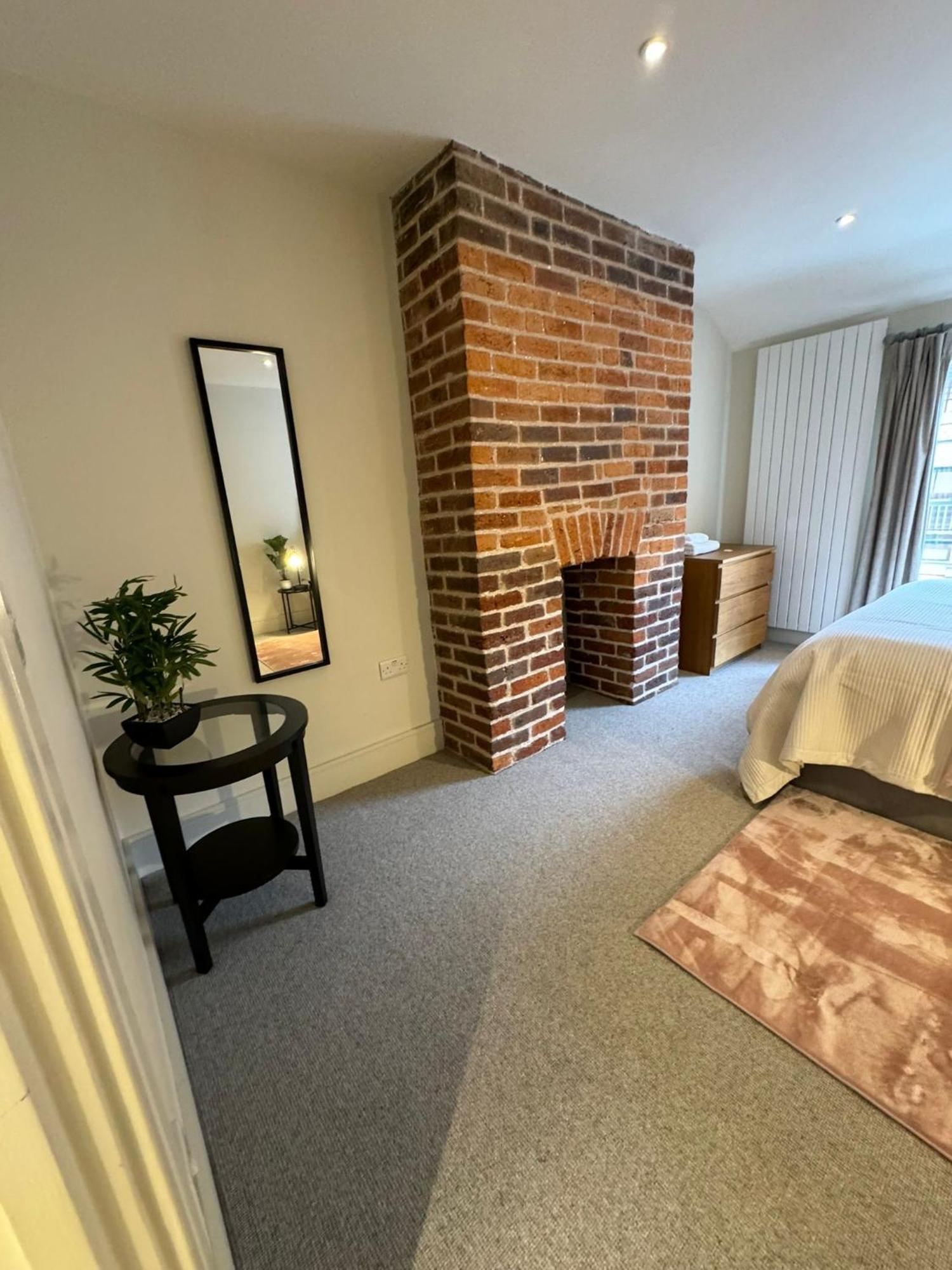 Osbourne House Pink 2 Bed, 2 And Half Bath Apartment Birmingham