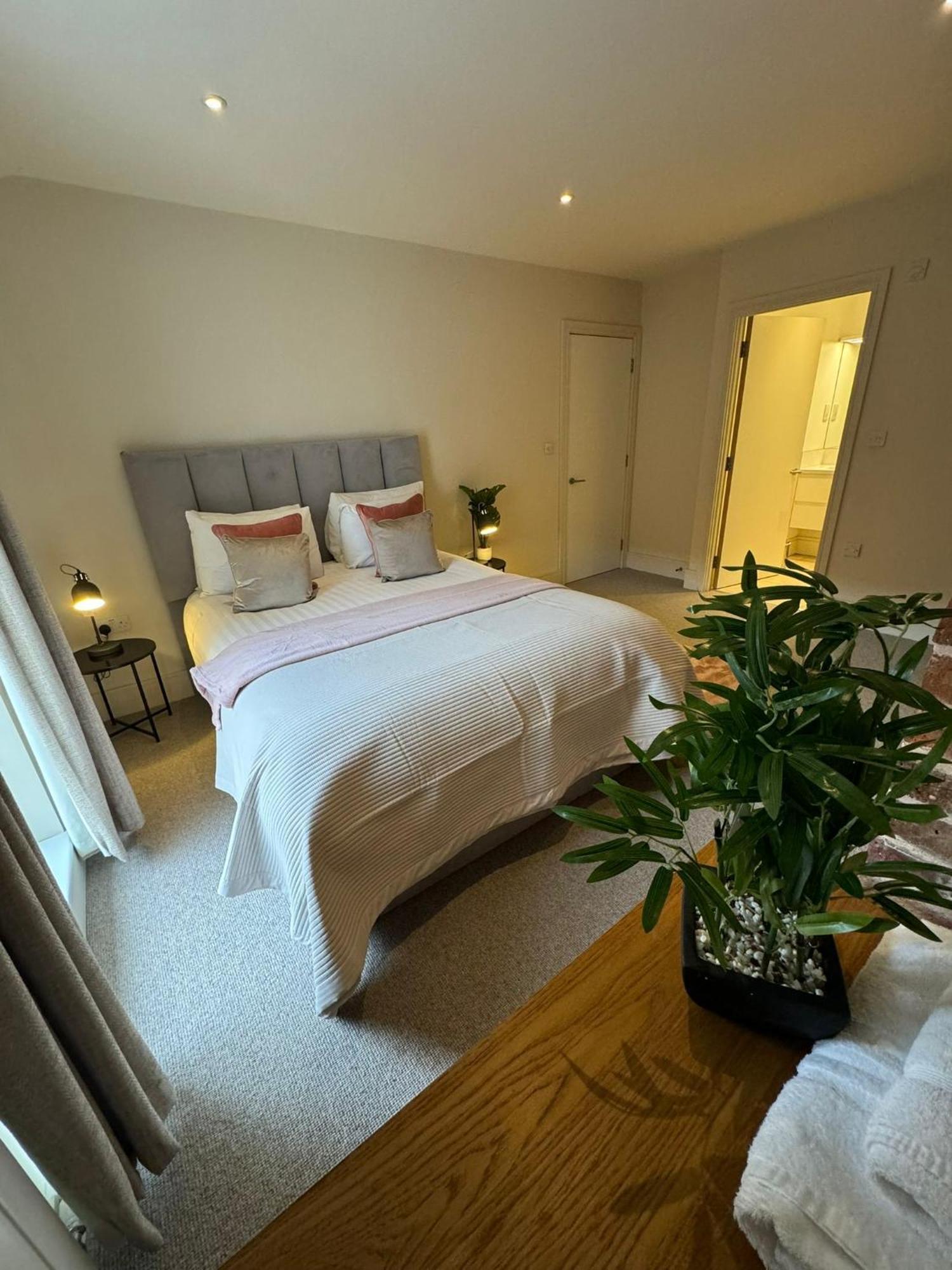 Apartment Osbourne House Pink 2 Bed, 2 And Half Bath
