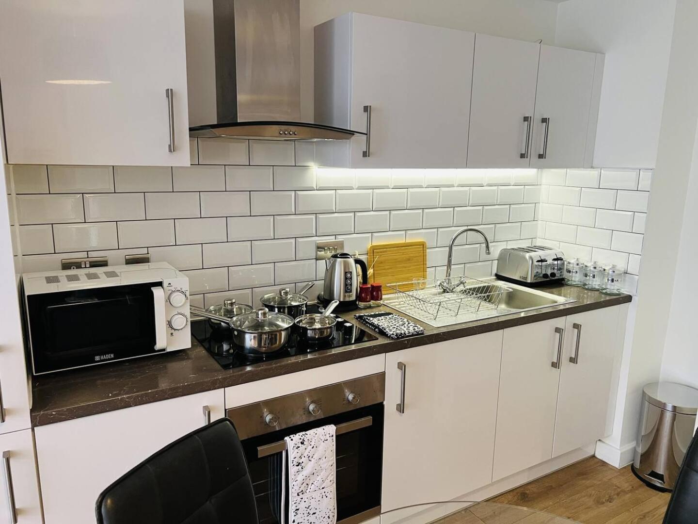 Lock Side Apartment *