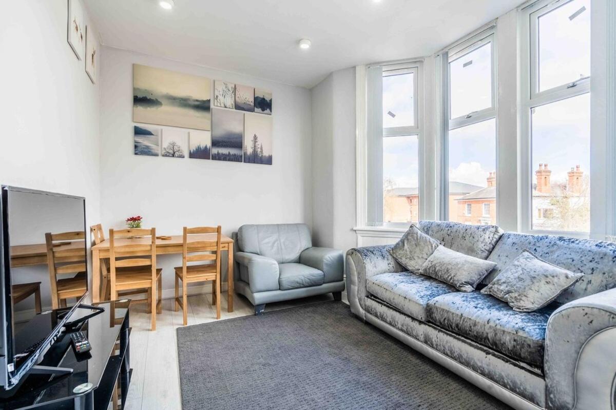 Elegant Flat With A Moseley View *
