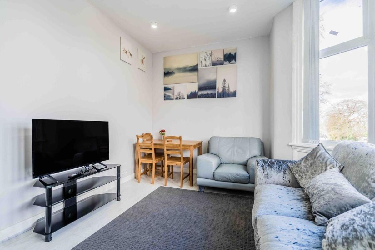 Elegant Flat With A Moseley View *