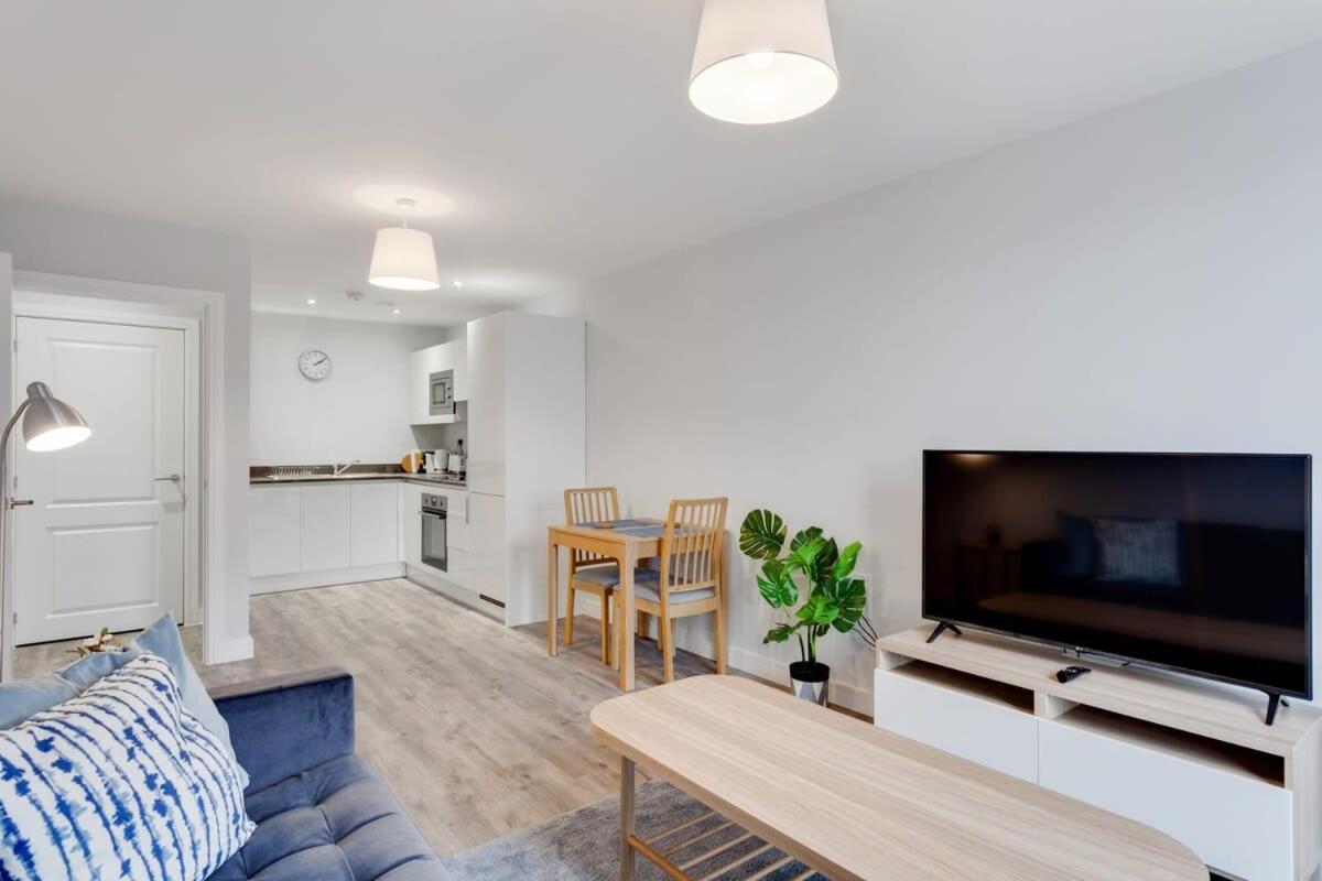 Contemporary 1 Bedroom Flat In * Birmingham