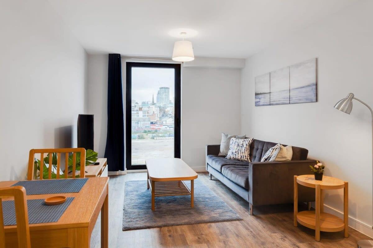 Apartment Contemporary 1 Bedroom Flat In *