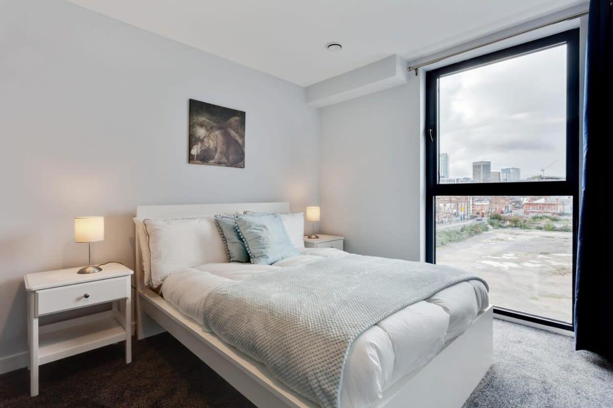 Contemporary 1 Bedroom Flat In *