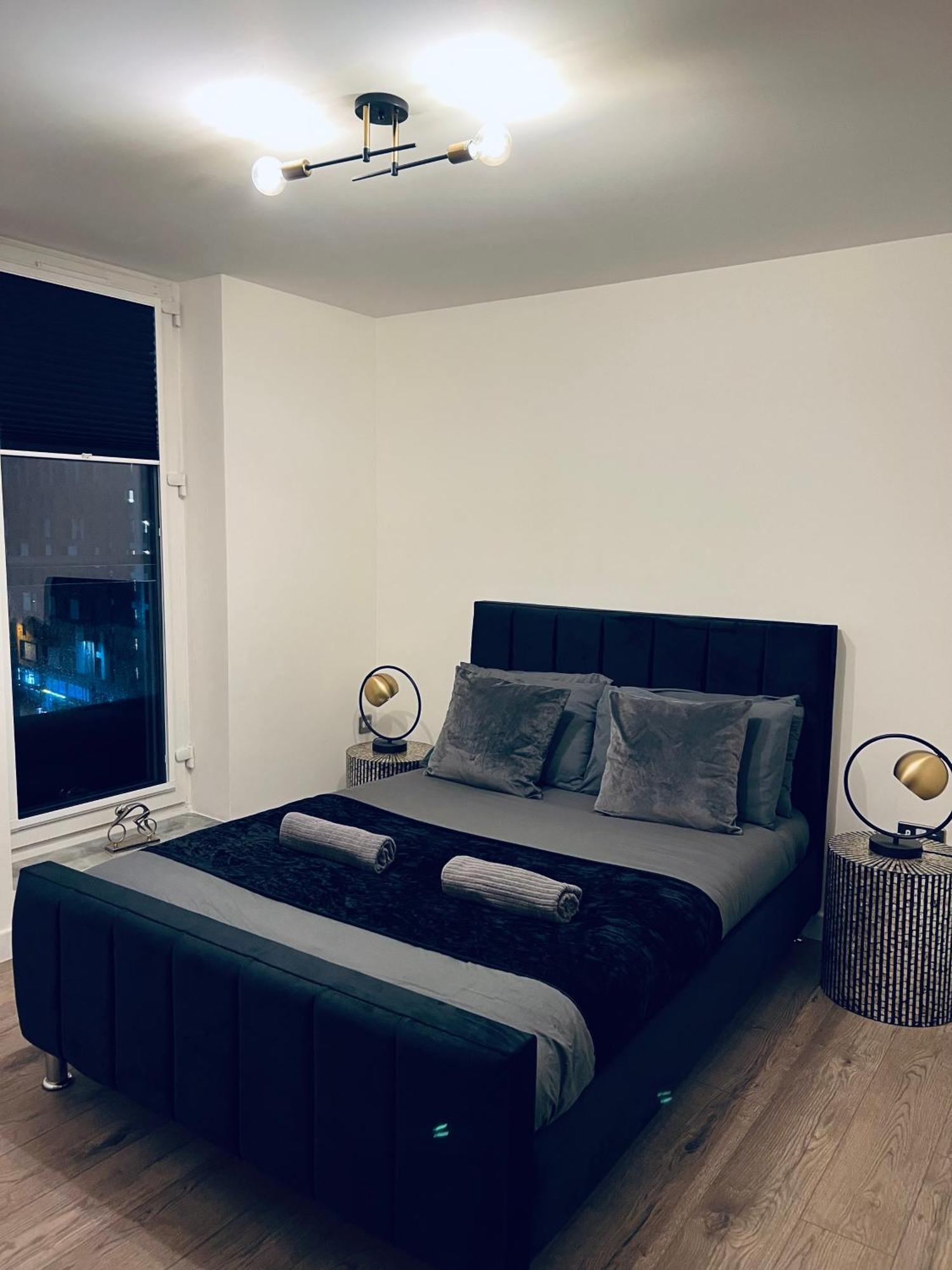 2 Bedroom Penthouse View Apartment Birmingham