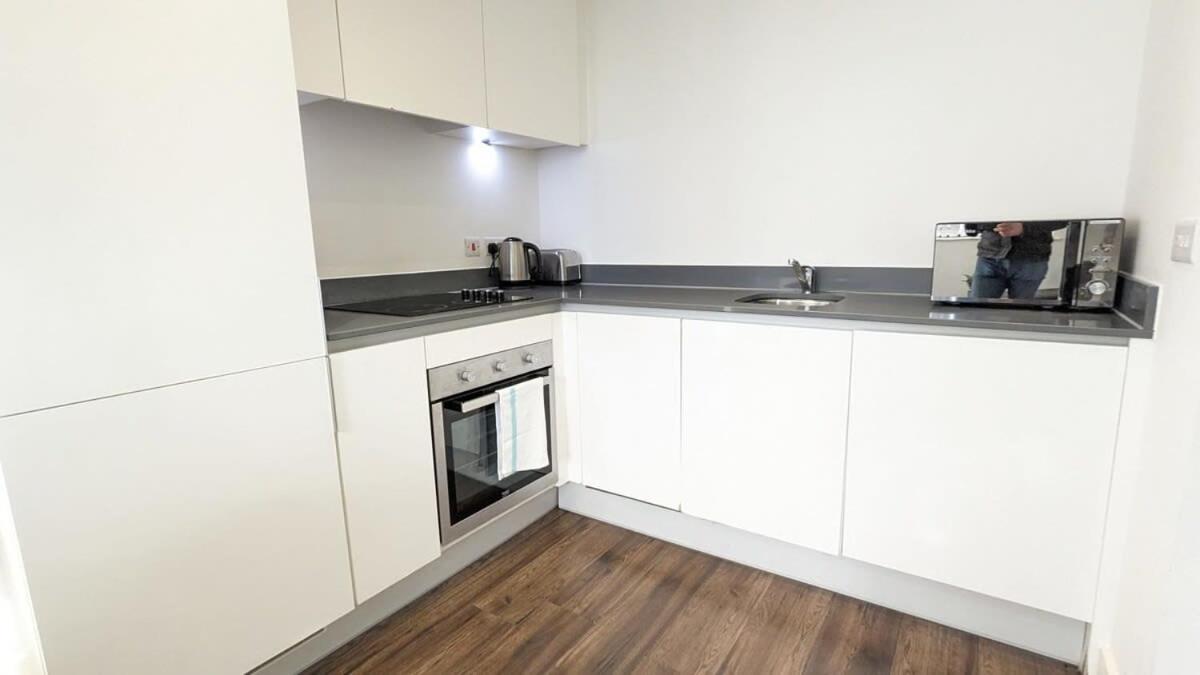 Apartment Modern 1 Bed In Bmh - Good Fit For Business Traveller