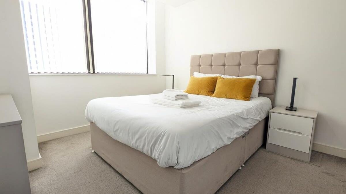 Modern 1 Bed In Bmh - Good Fit For Business Traveller *