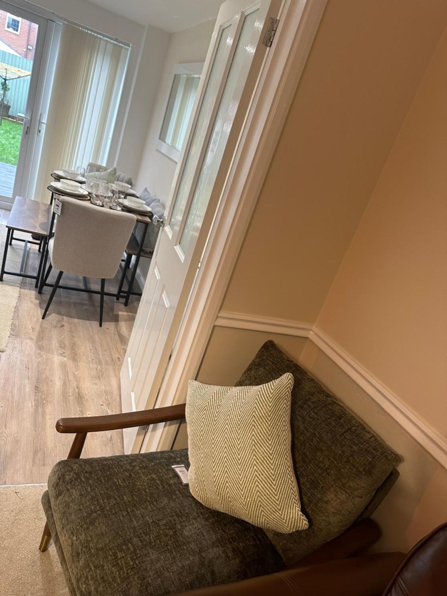 Cosy 2 Bed House Near Airport & Nec Holiday home