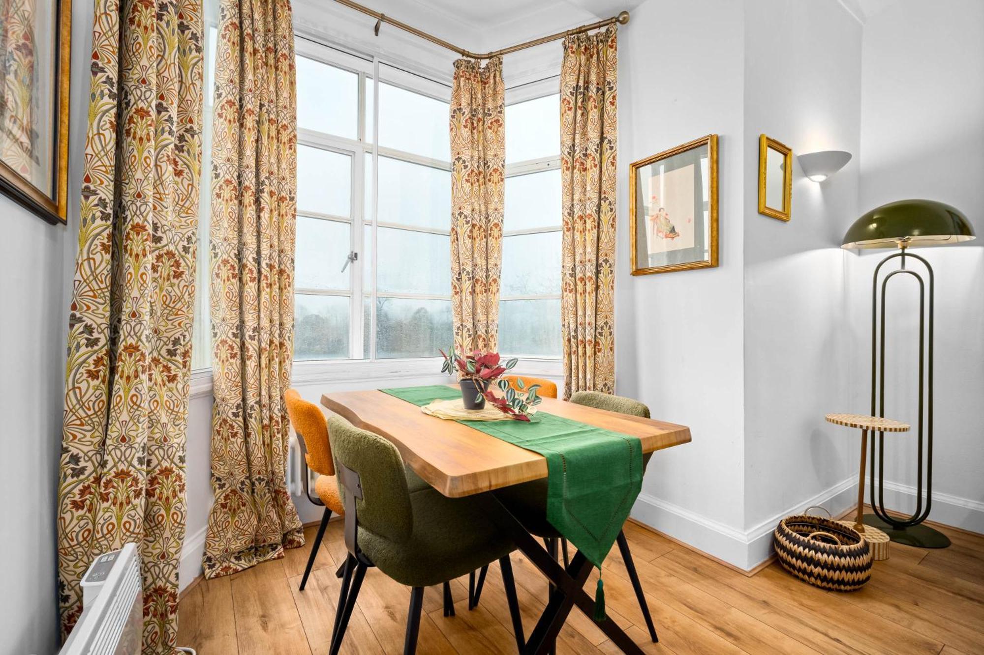 Charming Two-bedroom With Balcony & Two Parking Spaces 9nc Birmingham