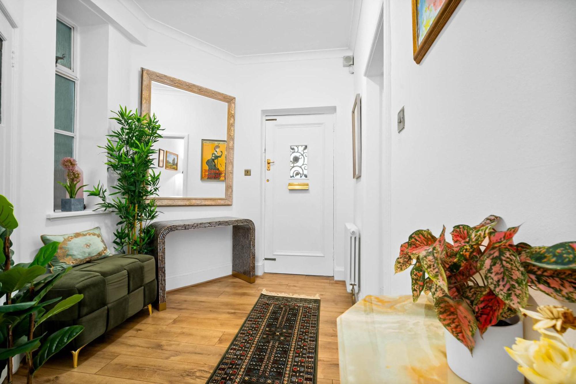Apartment Charming Two-bedroom With Balcony & Two Parking Spaces 9nc *