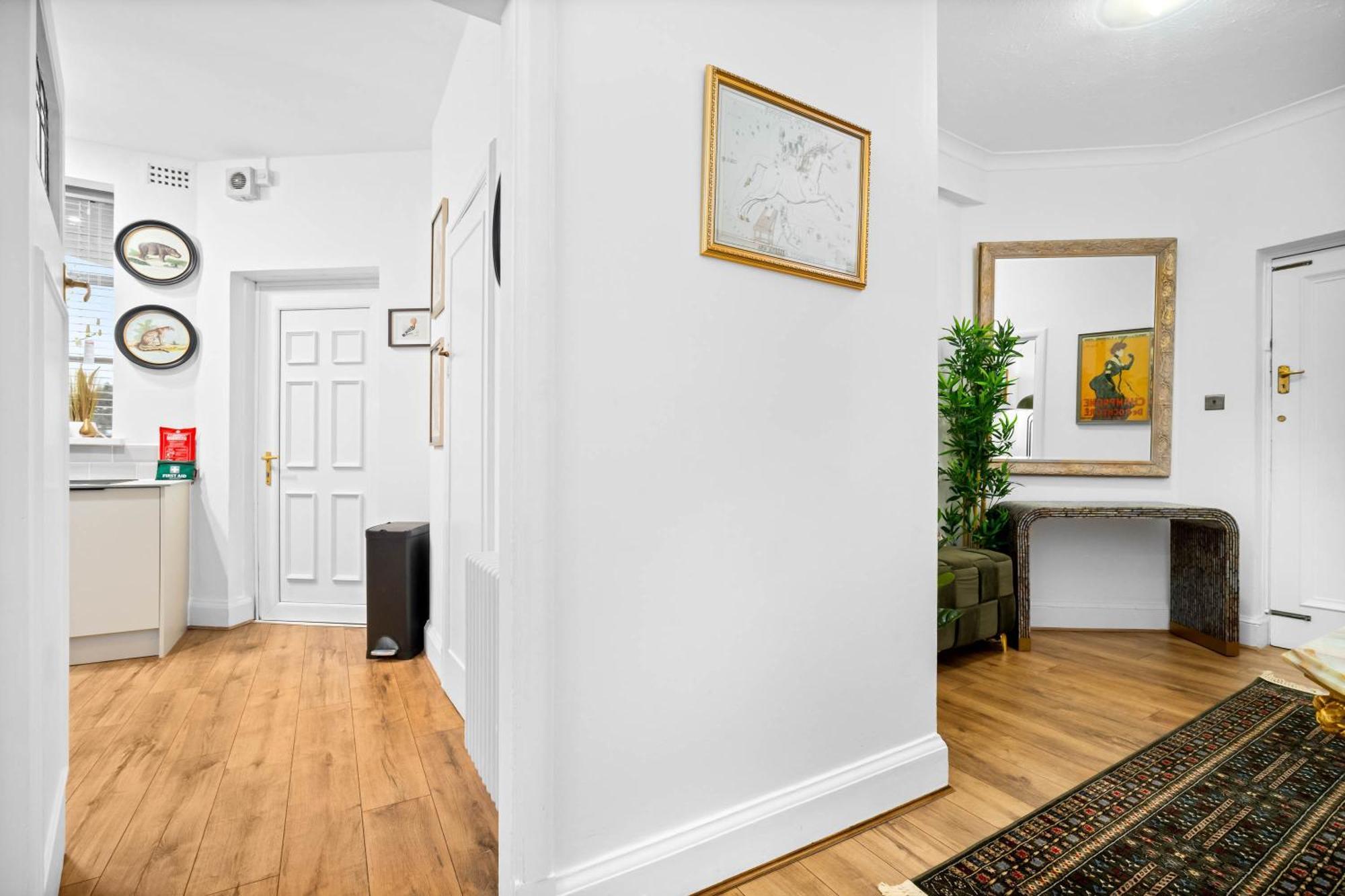 Charming Two-bedroom With Balcony & Two Parking Spaces 9nc