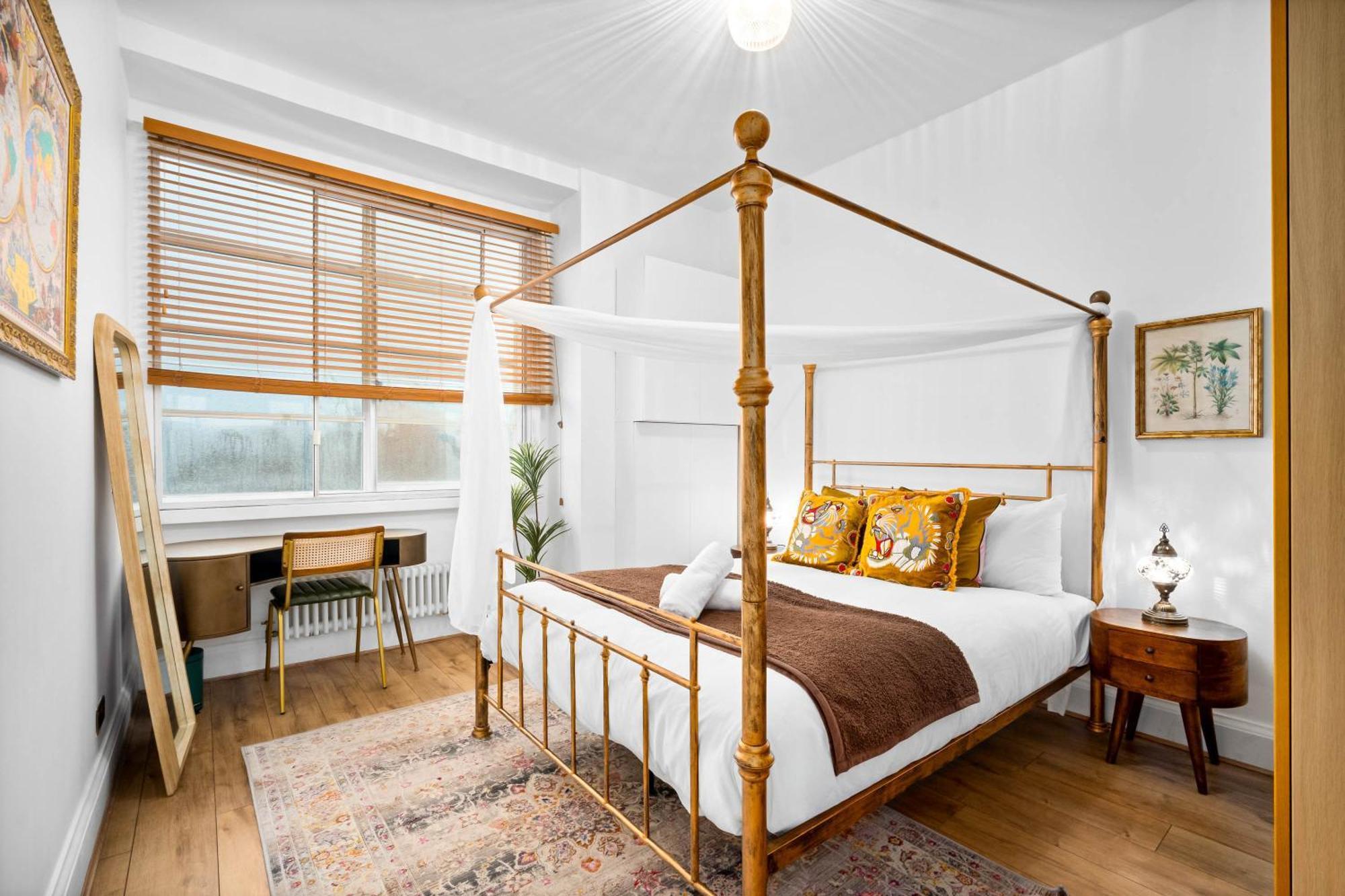 Charming Two-bedroom With Balcony & Two Parking Spaces 9nc Apartment *