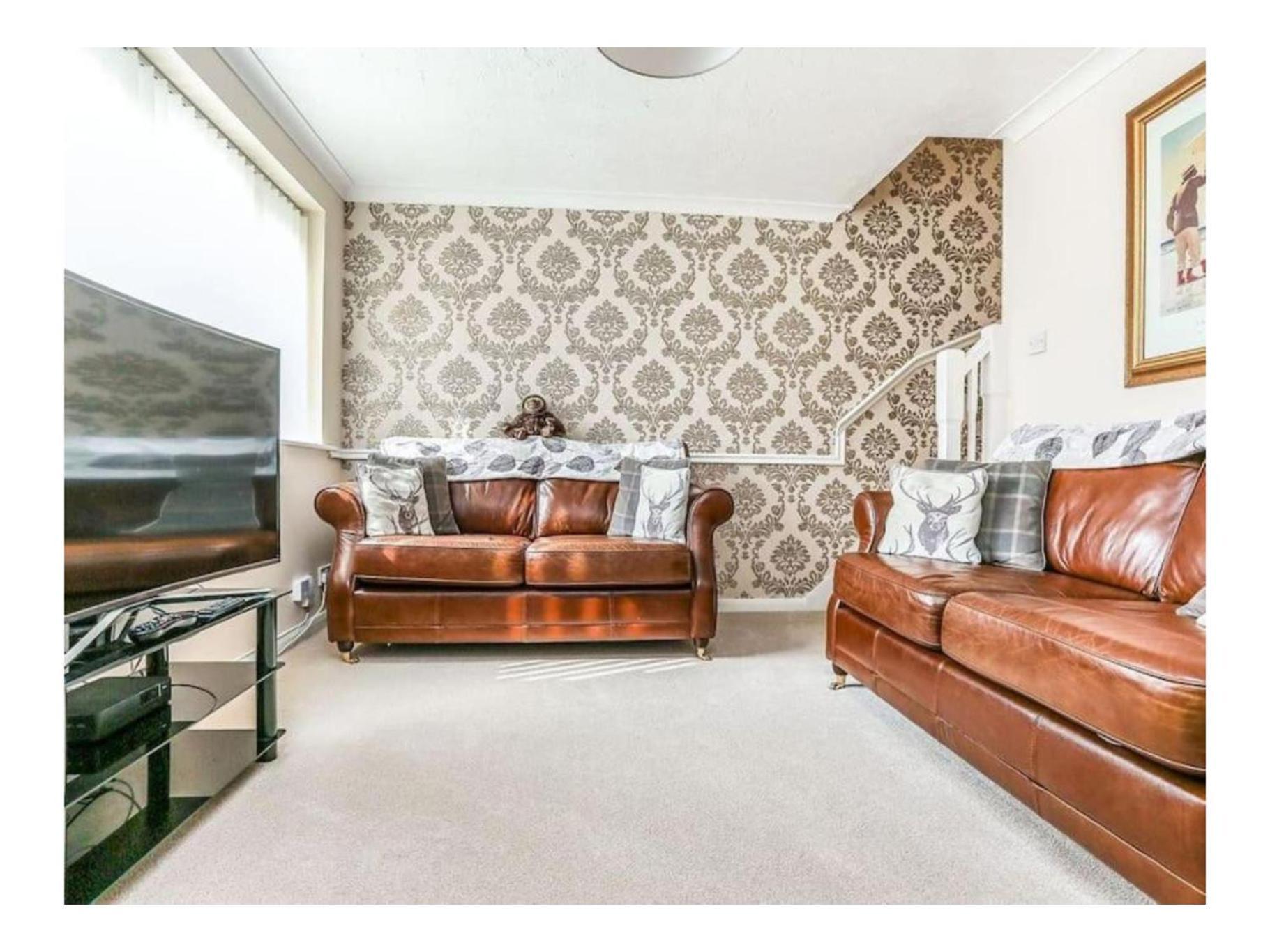 Cosy 2 Bed House Near Airport & Nec *