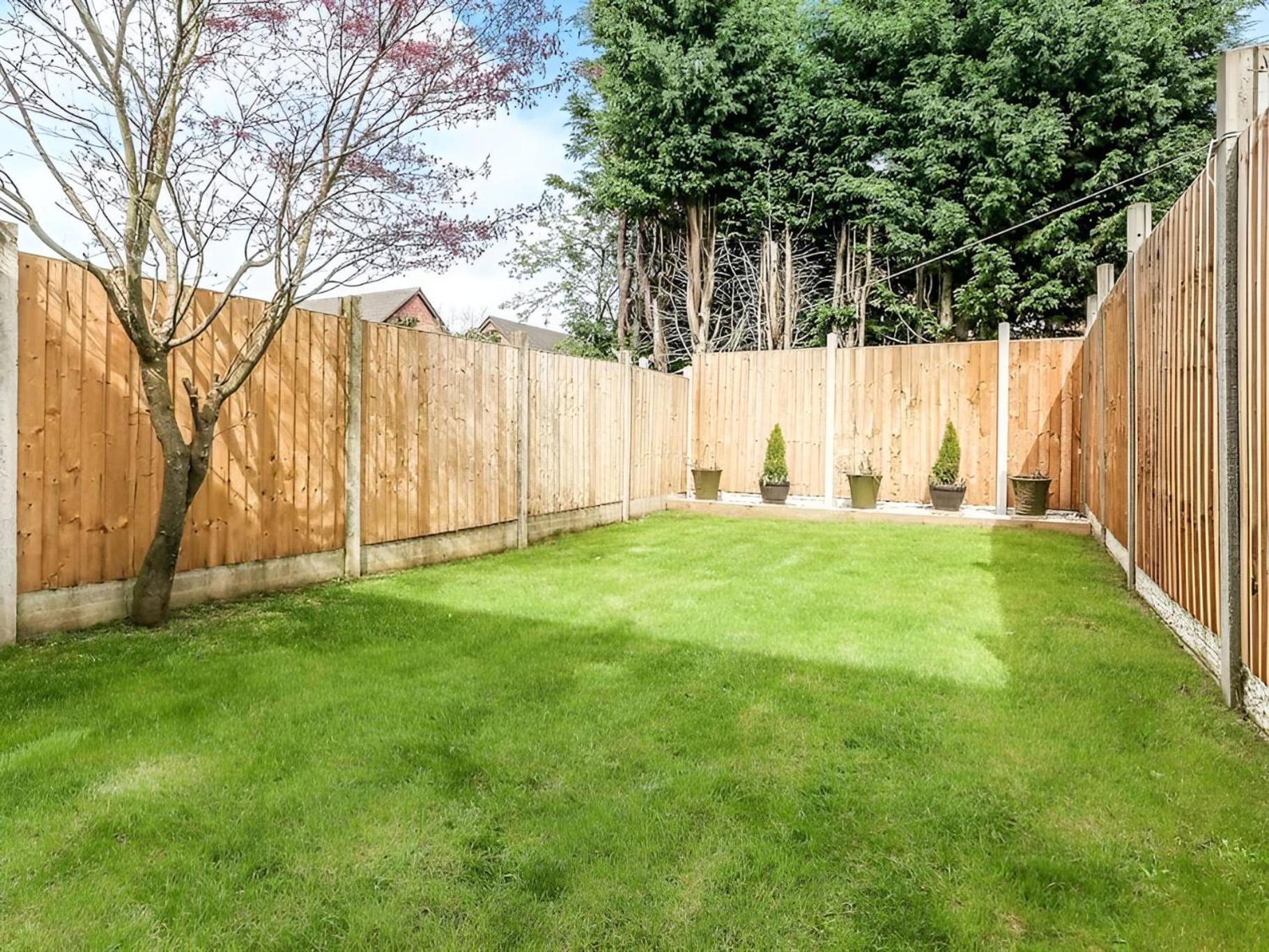 Cosy 2 Bed House Near Airport & Nec Holiday home