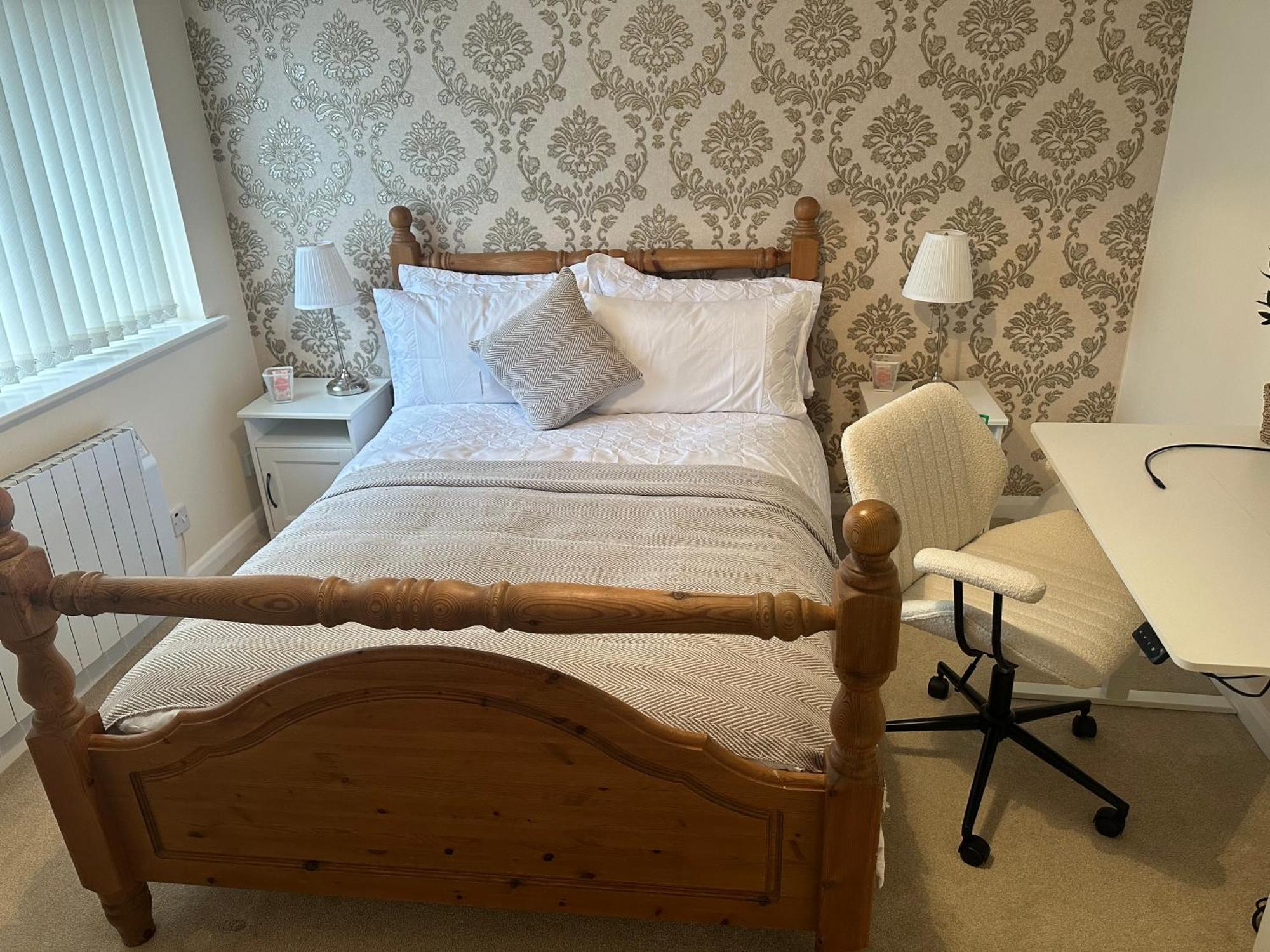 Cosy 2 Bed House Near Airport & Nec Holiday home
