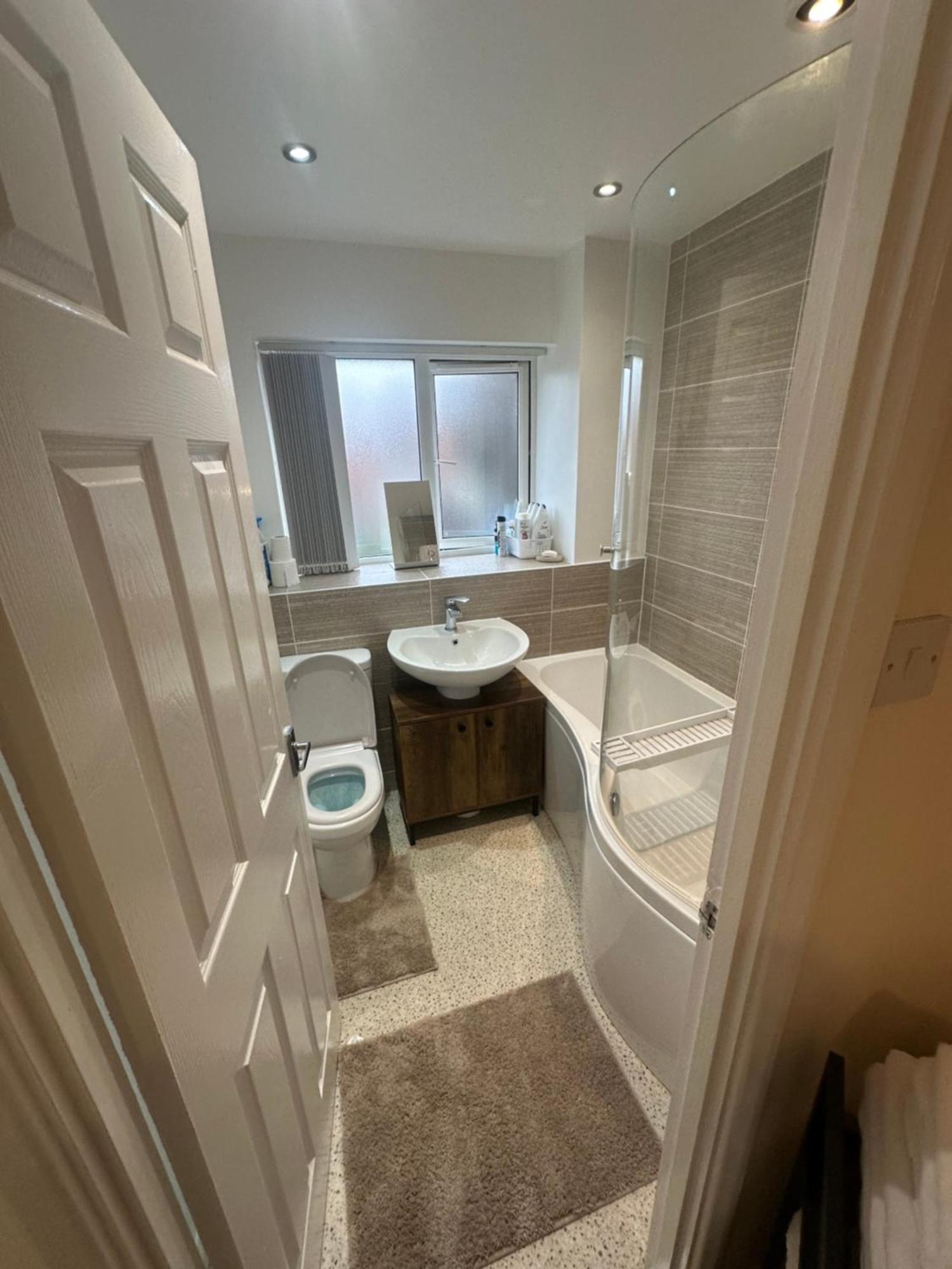Cosy 2 Bed House Near Airport & Nec *
