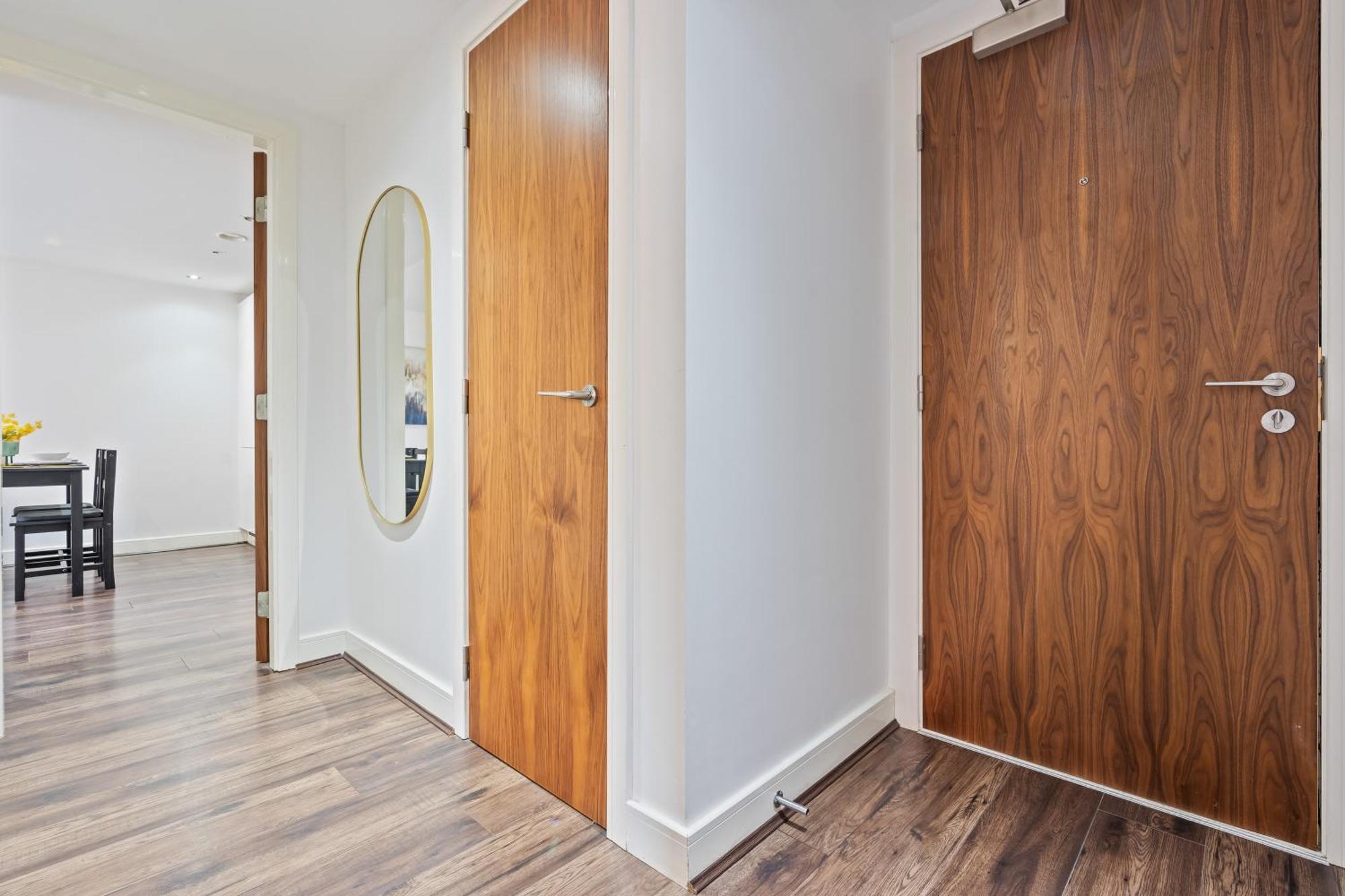 Luxury House, Free Wifi & Parking Apartment