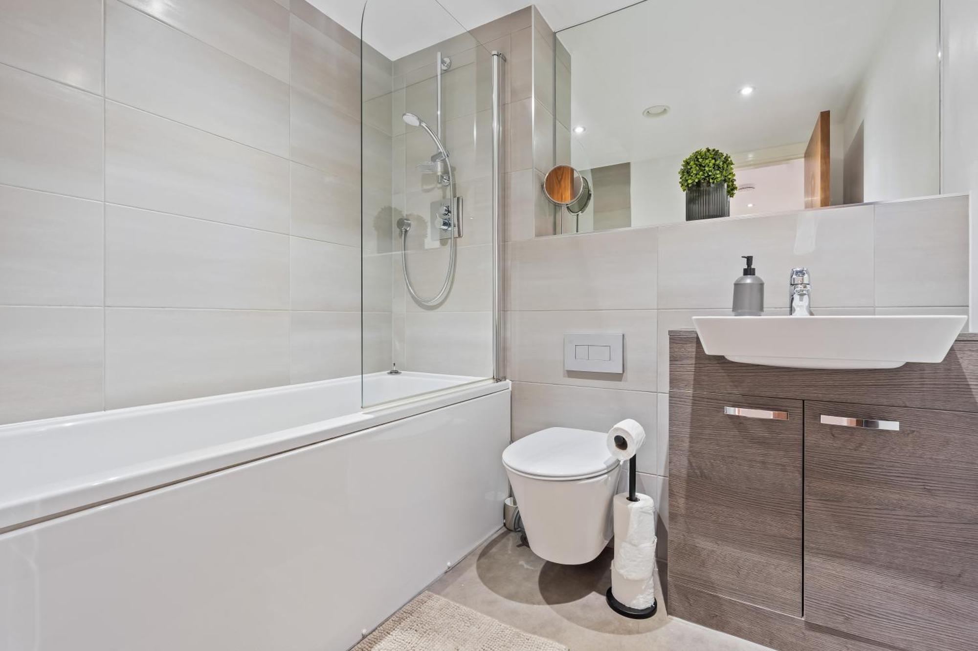 Luxury House, Free Wifi & Parking Apartment *