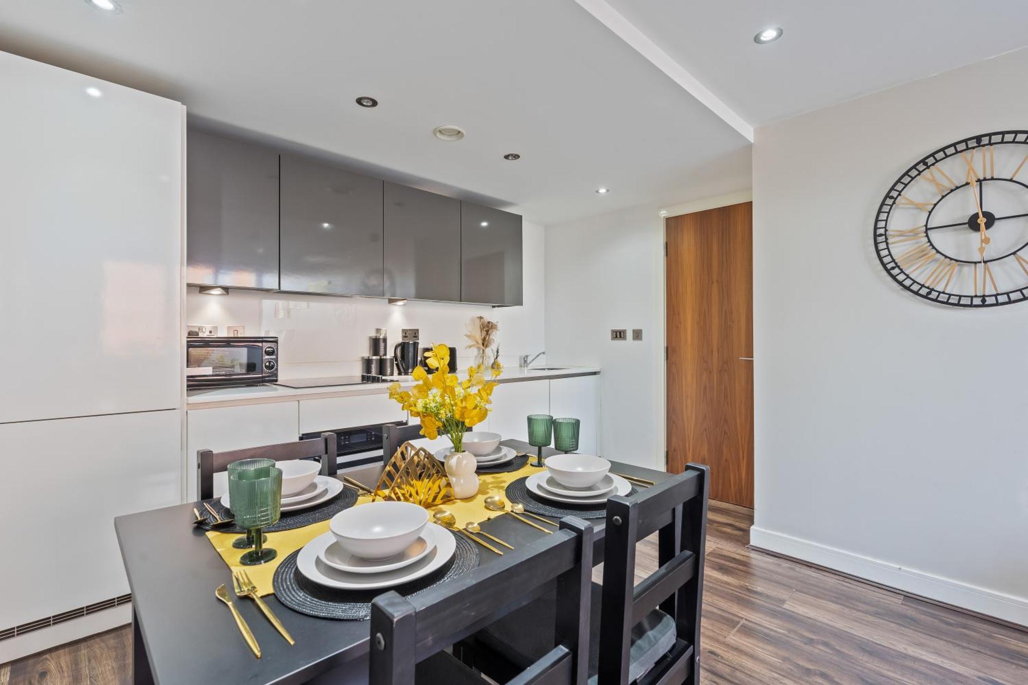 Luxury House, Free Wifi & Parking Apartment