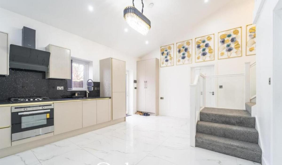 New Modern Stylish Near Centre Birmingham, With Outdoor Hot Tub *