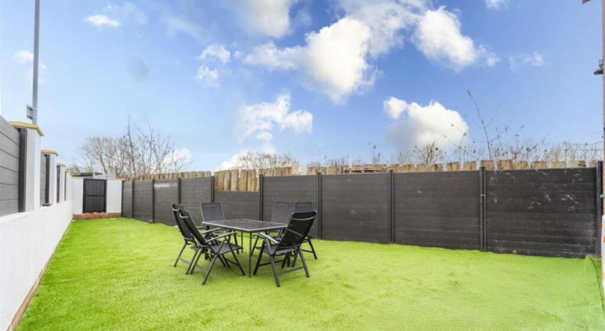 New Modern Stylish Near Centre Birmingham, With Outdoor Hot Tub *