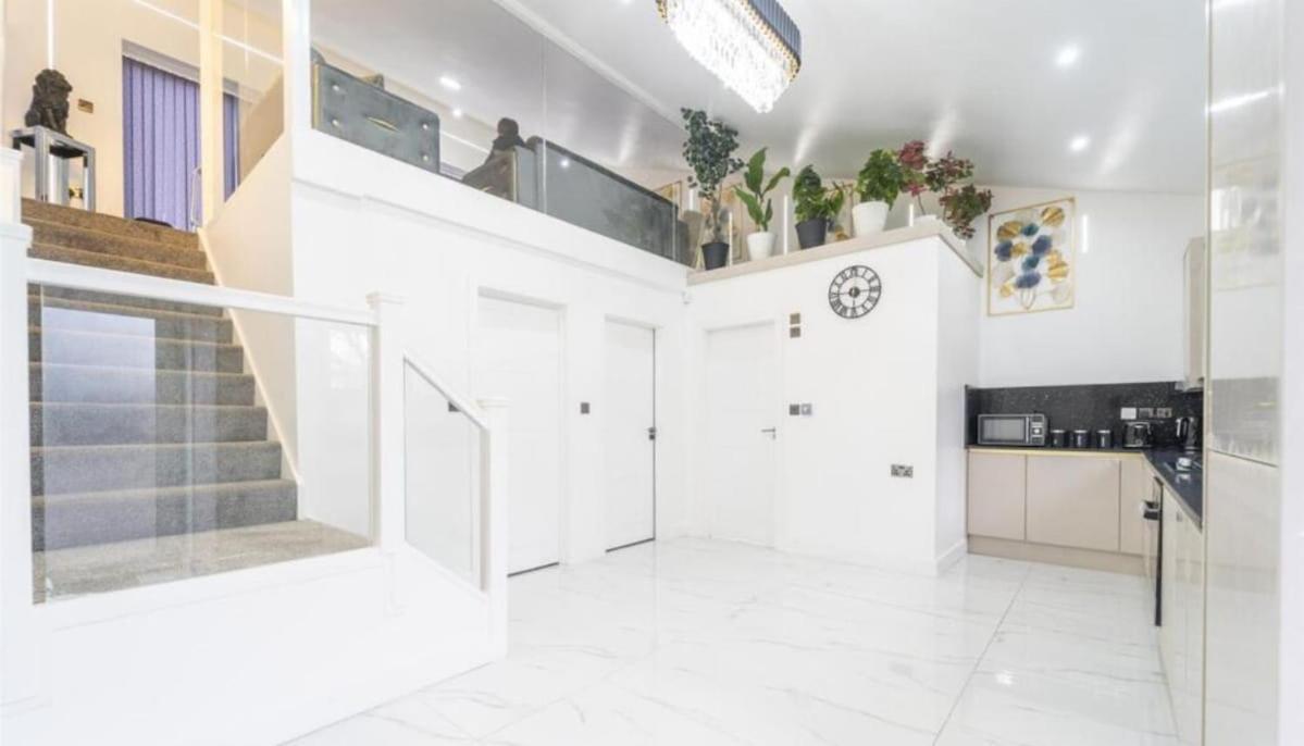 New Modern Stylish Near Centre Birmingham, With Outdoor Hot Tub *