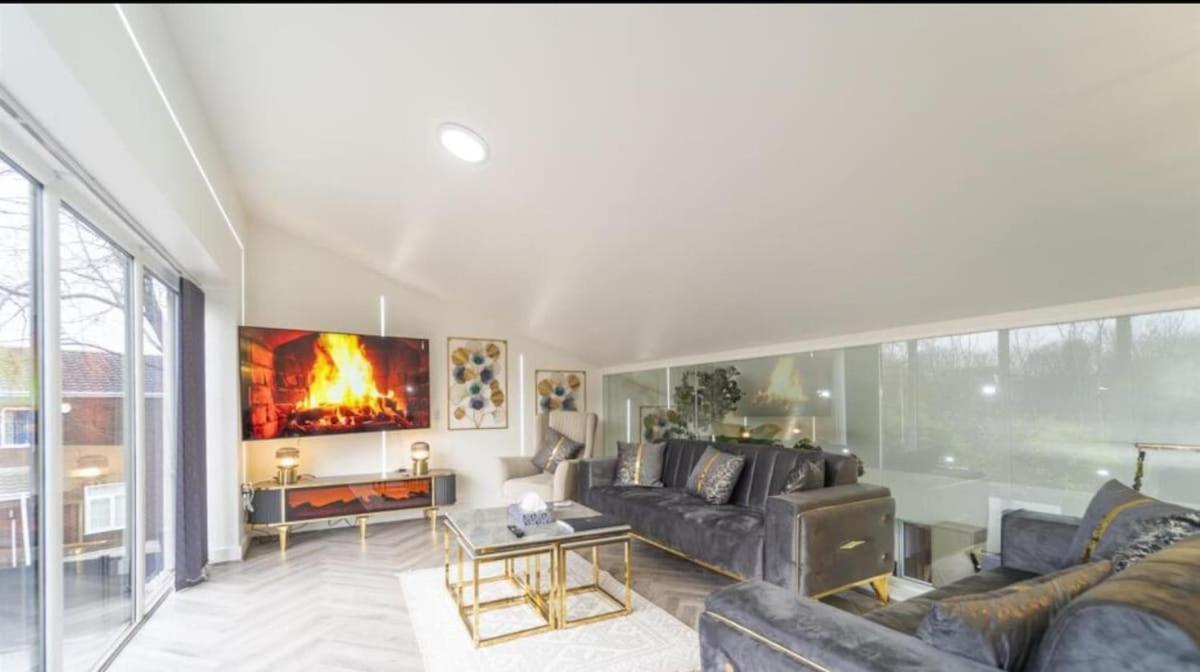 New Modern Stylish Near Centre Birmingham, With Outdoor Hot Tub *