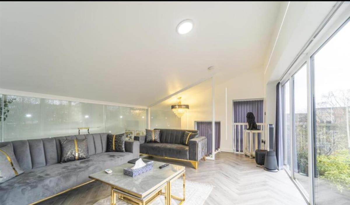 Villa New Modern Stylish Near Centre Birmingham, With Outdoor Hot Tub *