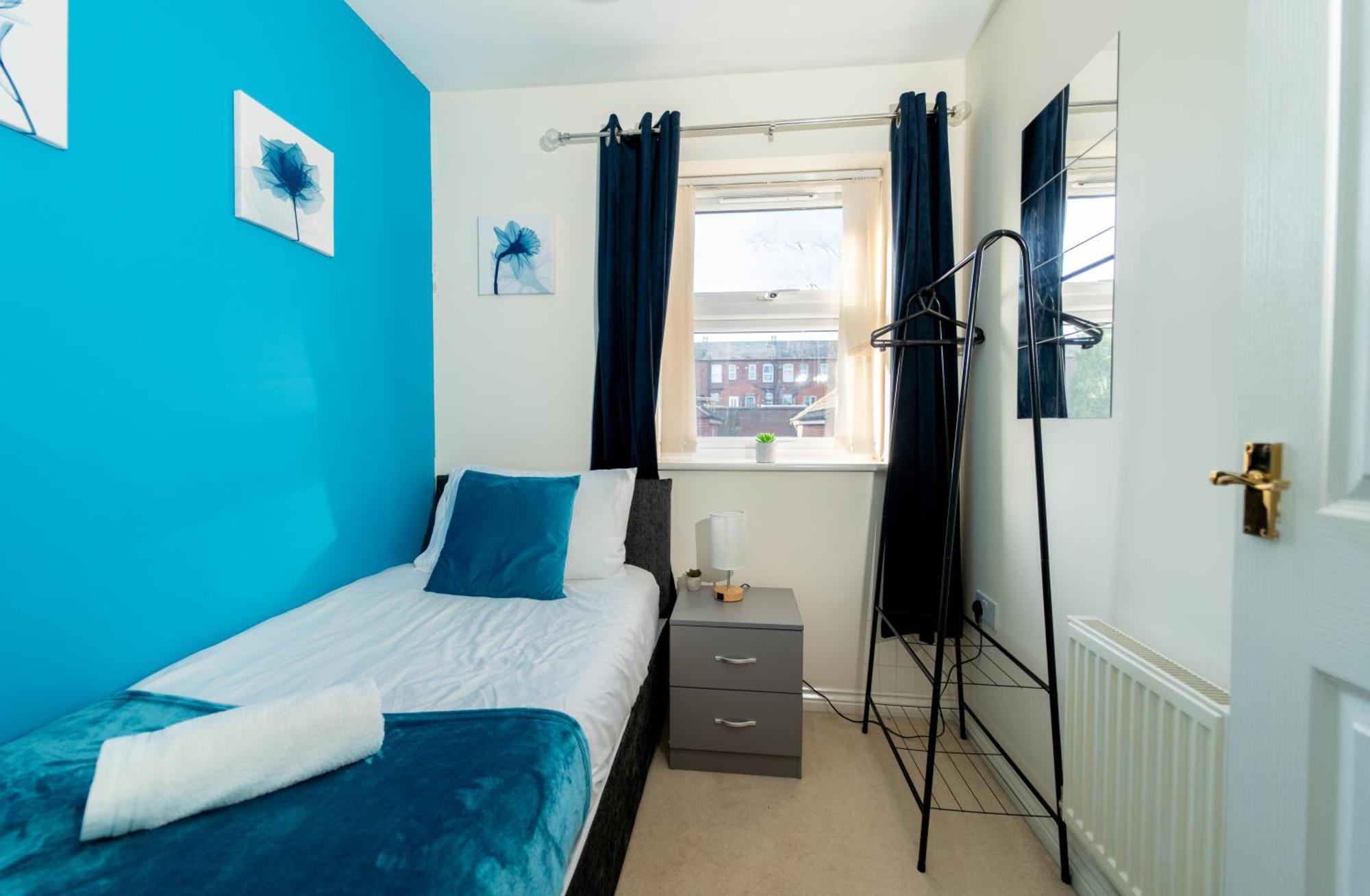 Holiday home Contractors - Family - Relocators *