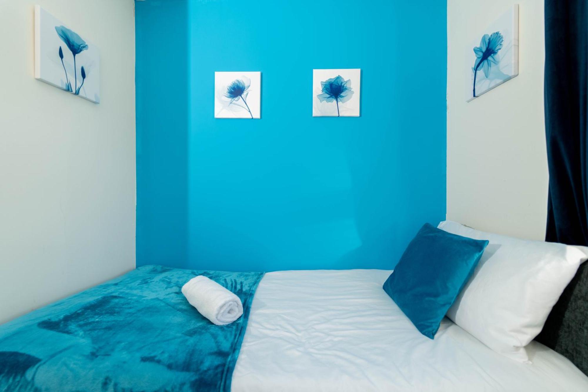 Holiday home Contractors - Family - Relocators