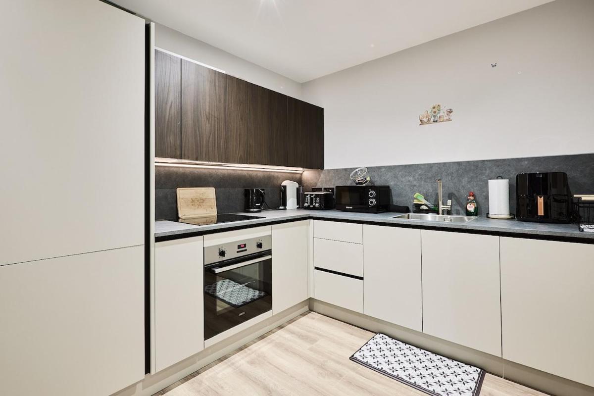 Stylish 1 Bedroom In Apartment