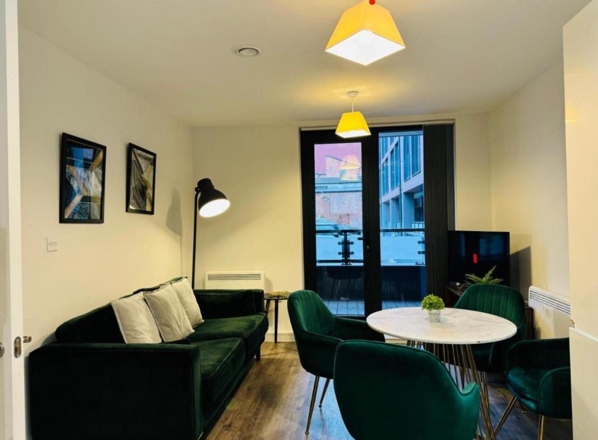 2 Bedroom Digbeth Luxury Apartment Birmingham