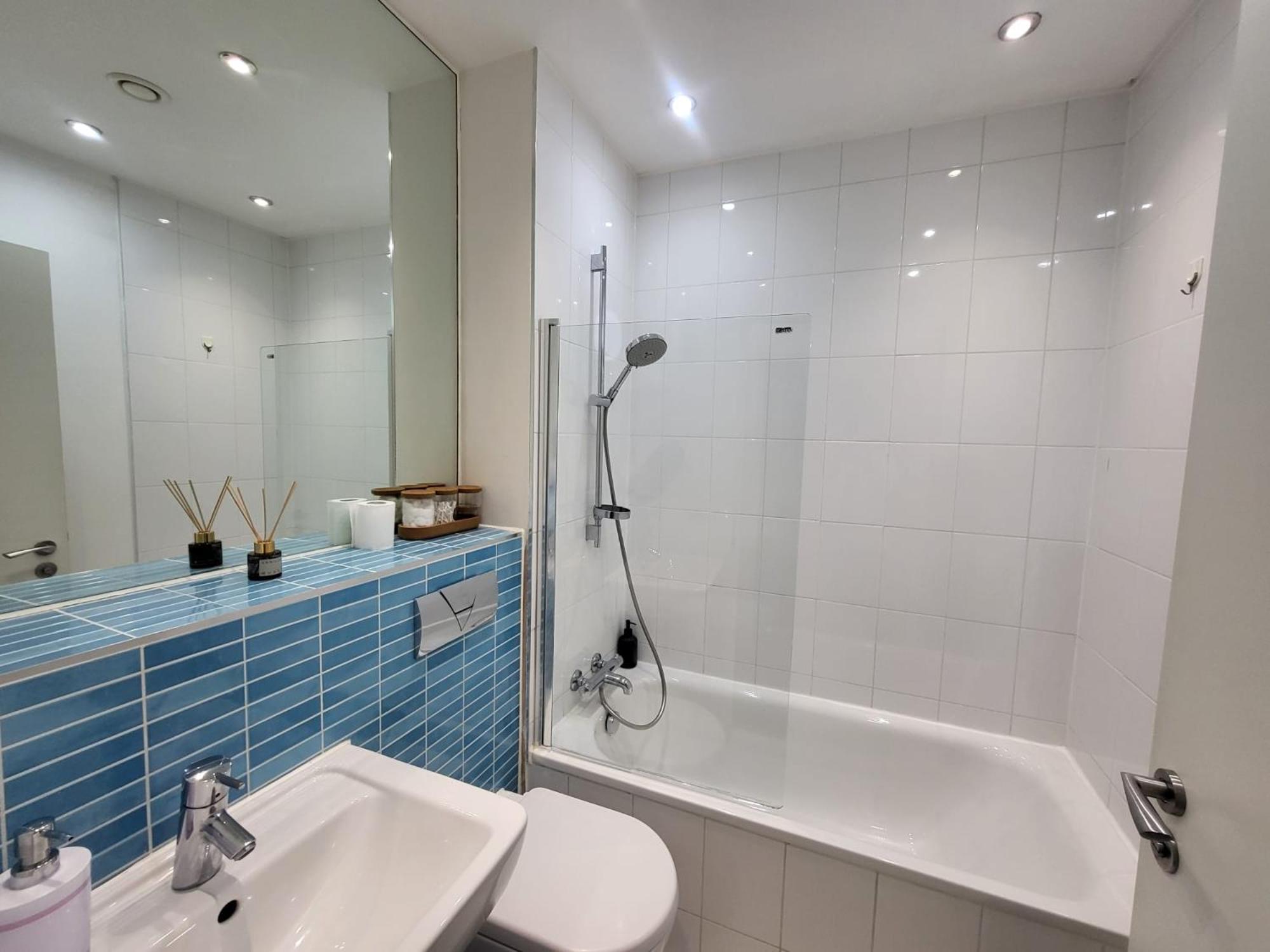 Spacious 2 Bedroom Flat In Centre Apartment Birmingham