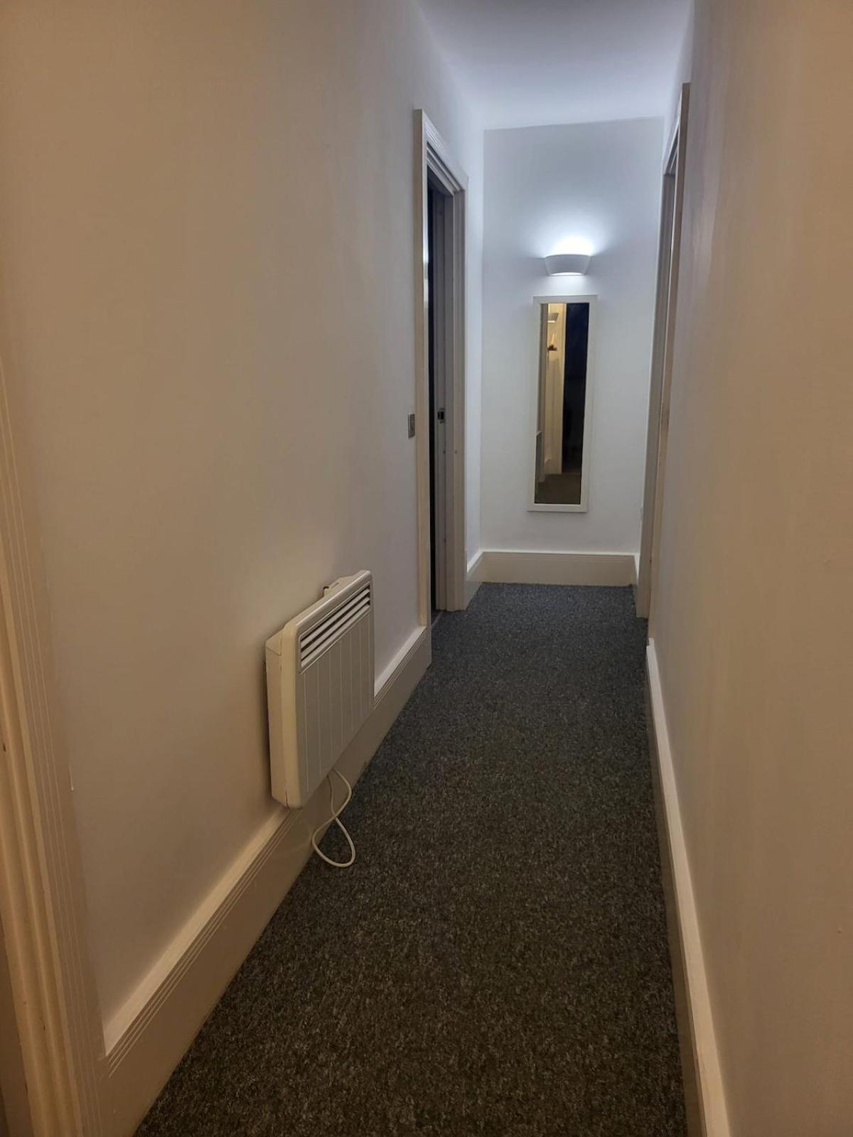Spacious 2 Bedroom Flat In Centre Apartment