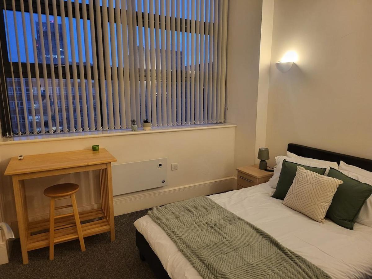 Spacious 2 Bedroom Flat In Centre