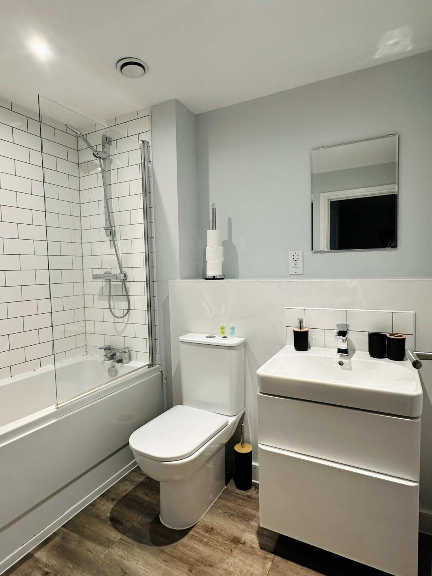 Bright 1 Bedroom Apartment, Apartment