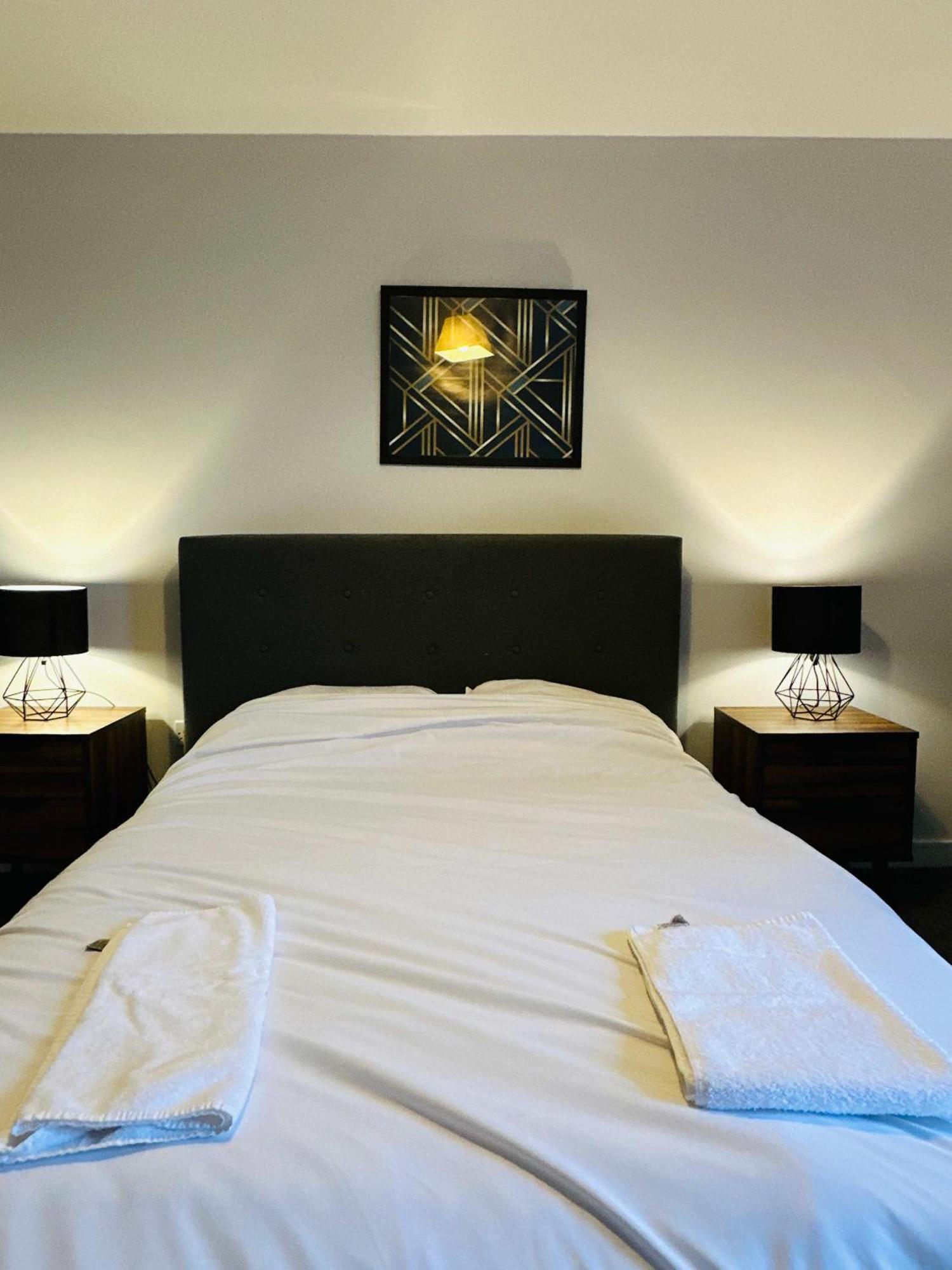 Apartment Bright 1 Bedroom Apartment,