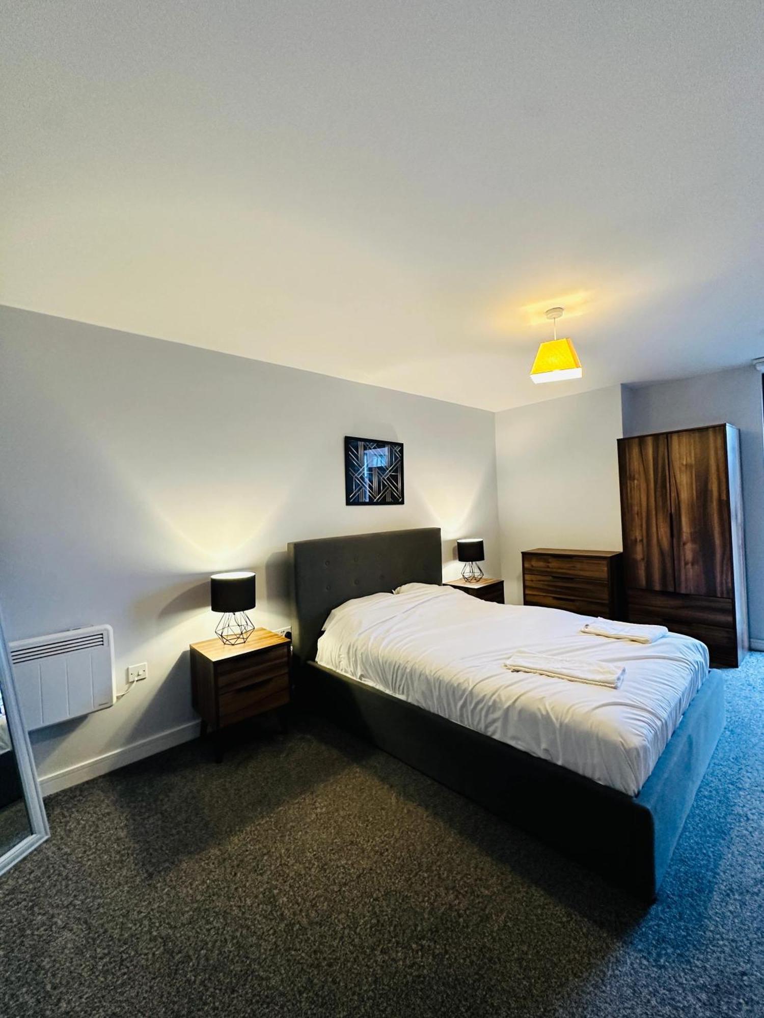 Bright 1 Bedroom Apartment, *