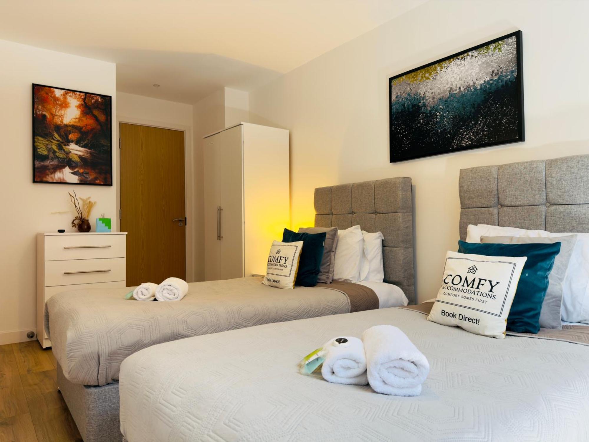Lock Side Apartment *