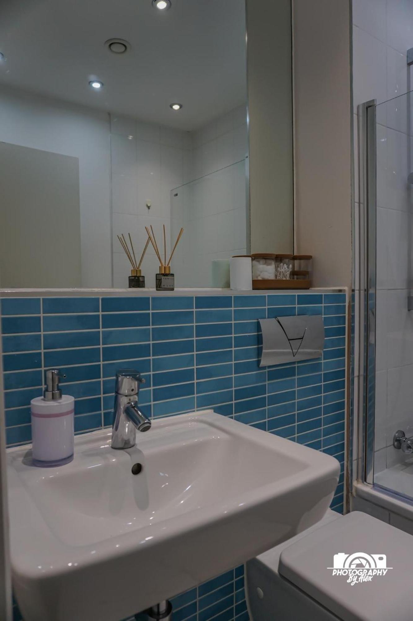 View 2 Bed Apartment *