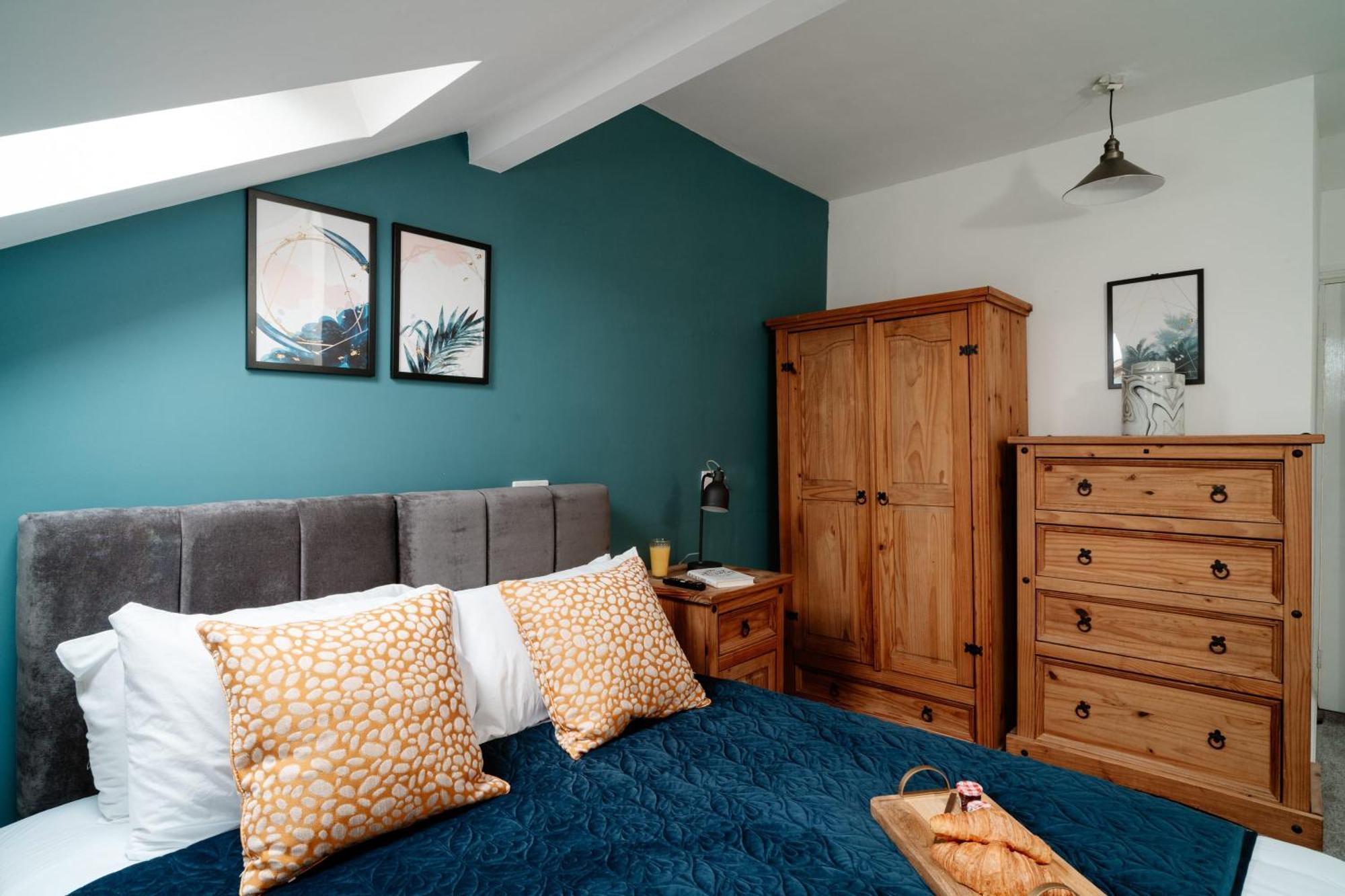 Holiday home Spacious Centre Family Contractors Wifi *