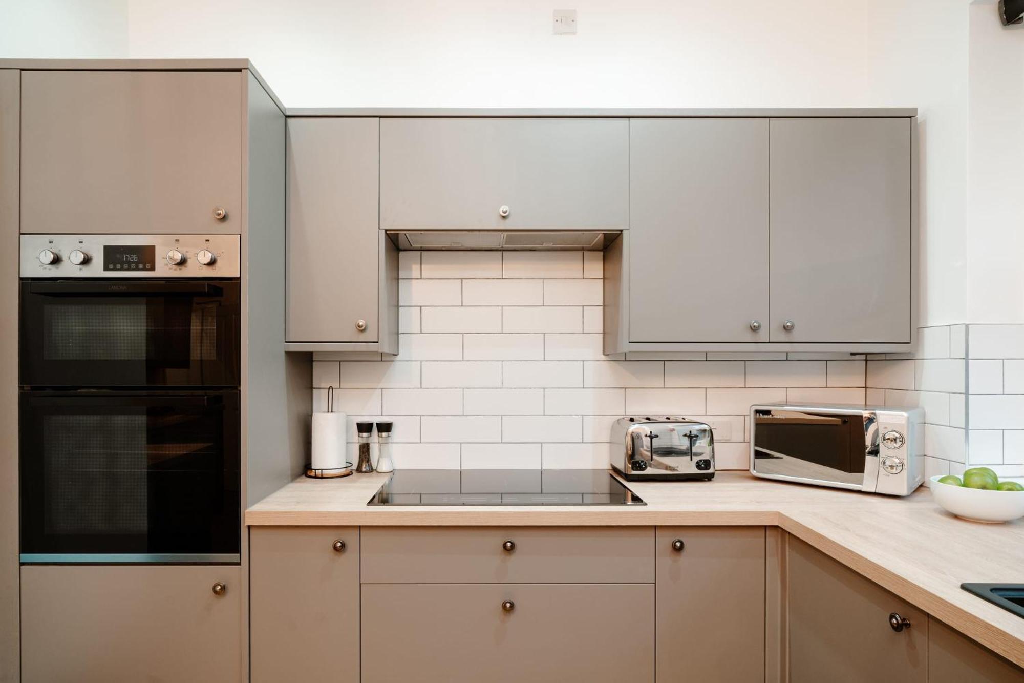 Spacious Centre Family Contractors Wifi * Birmingham