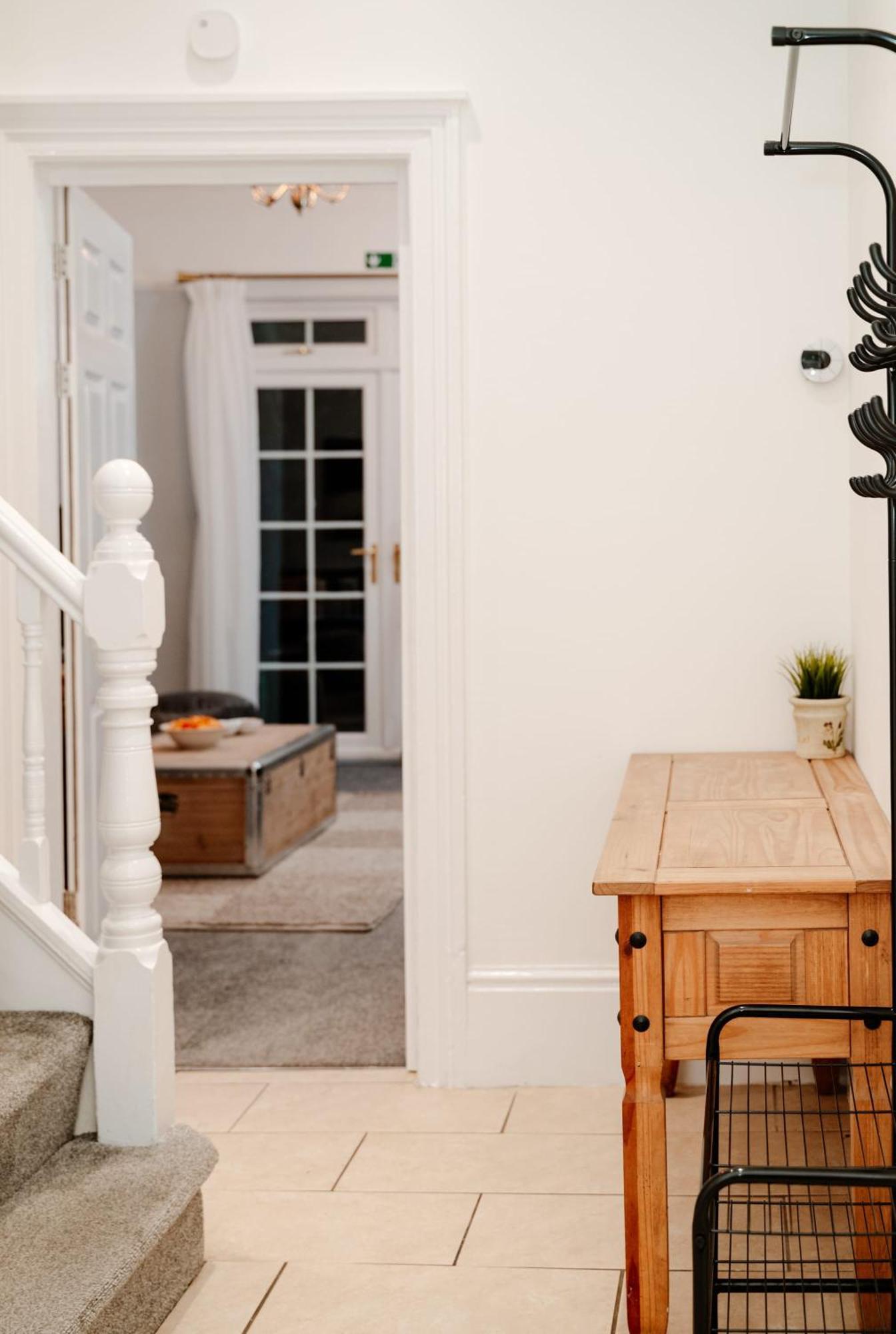 Spacious Centre Family Contractors Wifi Holiday home